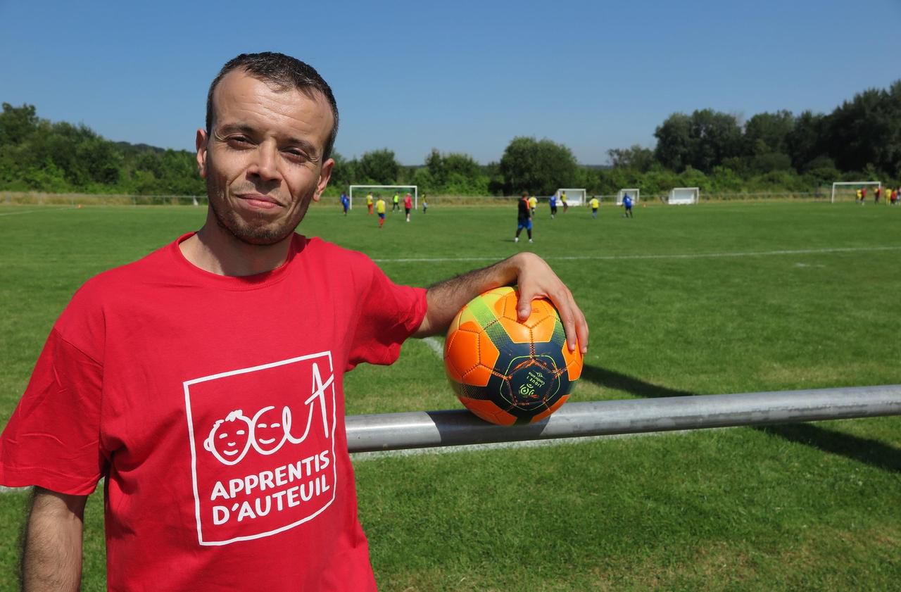 <b></b> Beauvais, ce mercredi. Khalid Izmar, éducateur référent d’insertion, est le porteur du projet de tournoi de football organisé chaque année par les Apprentis d’Auteuil.