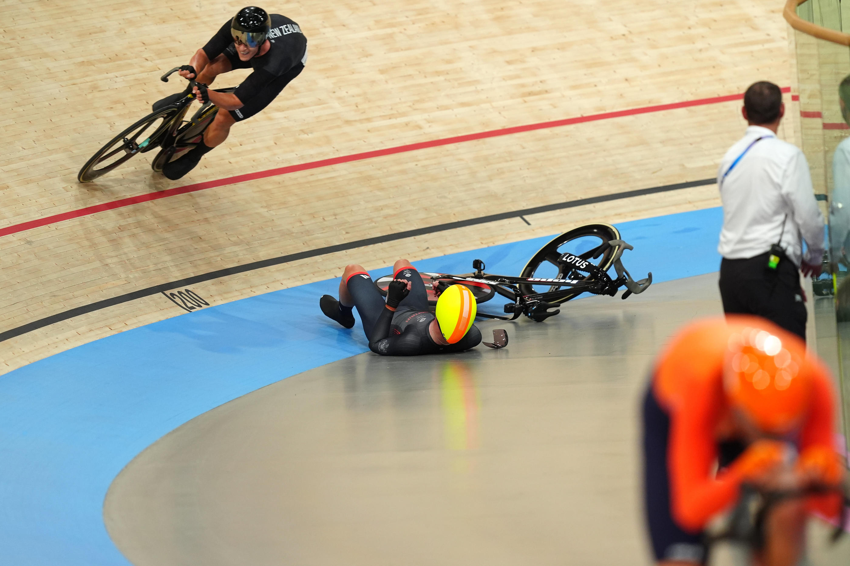 Le coureur britannique Ollie Wood est allé au sol dans l'épreuve du Madison à cause du Néerlandais Jan-Willem van Schip. Icon Sport