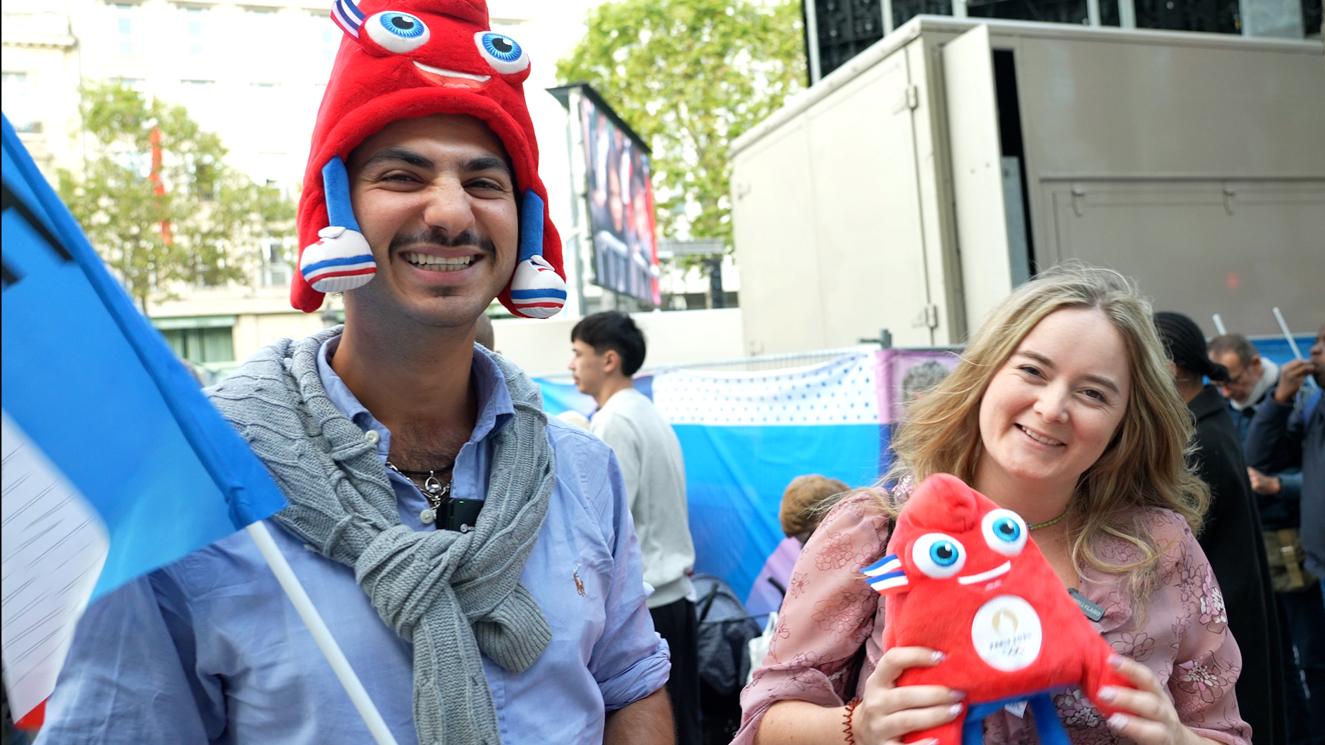 Paris, 14 septembre 2024. Des centaines d’athlètes et volontaires ont défilé une dernière fois ce samedi après-midi pour la Parade des champions sur les Champs-Élysées. LP/JH