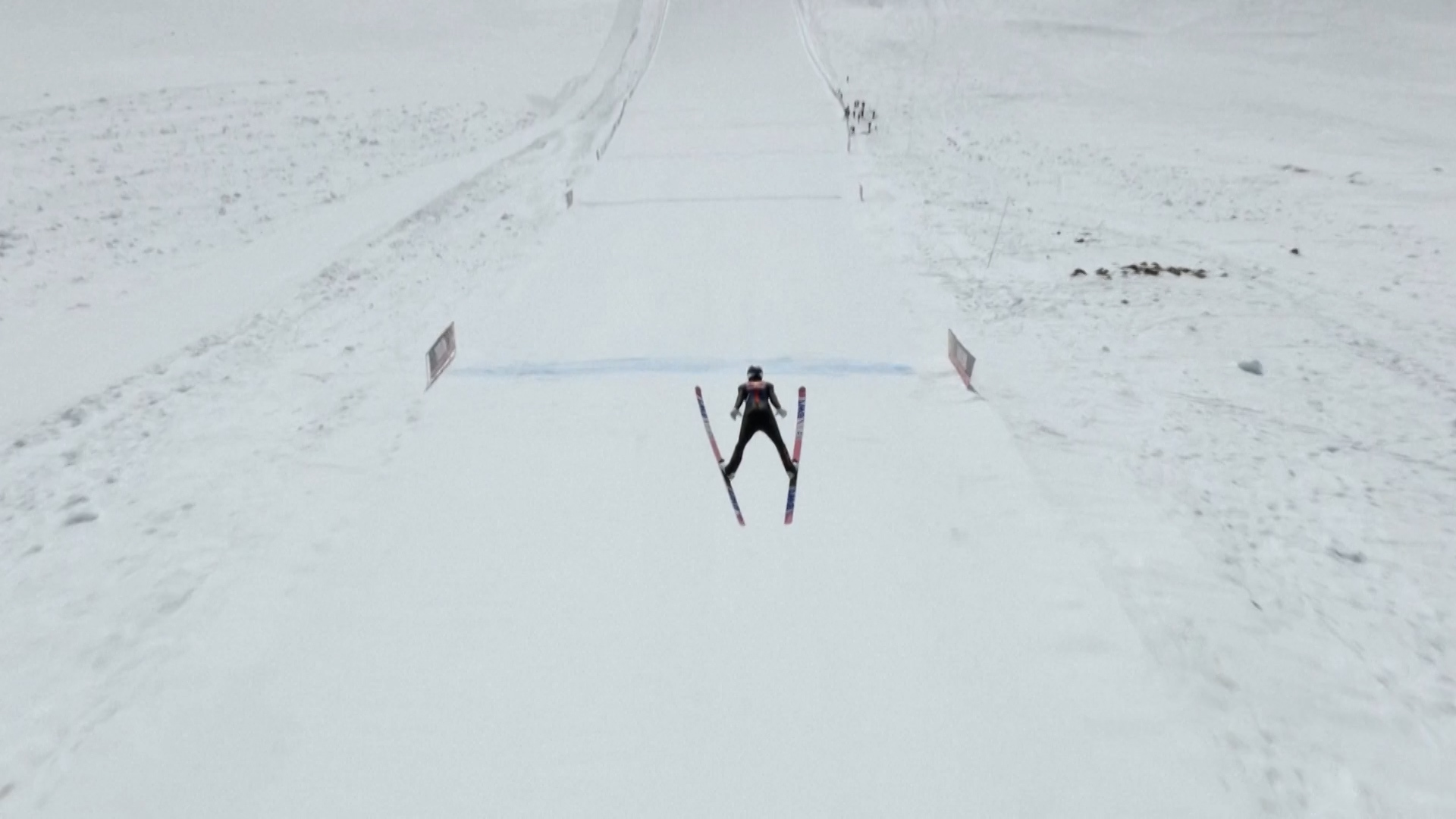 Ryoyu Kobayashi, médaillé olympique de saut à ski, a battu le record du monde de saut à ski mercredi 24 avril, en planant sur 291 mètres.