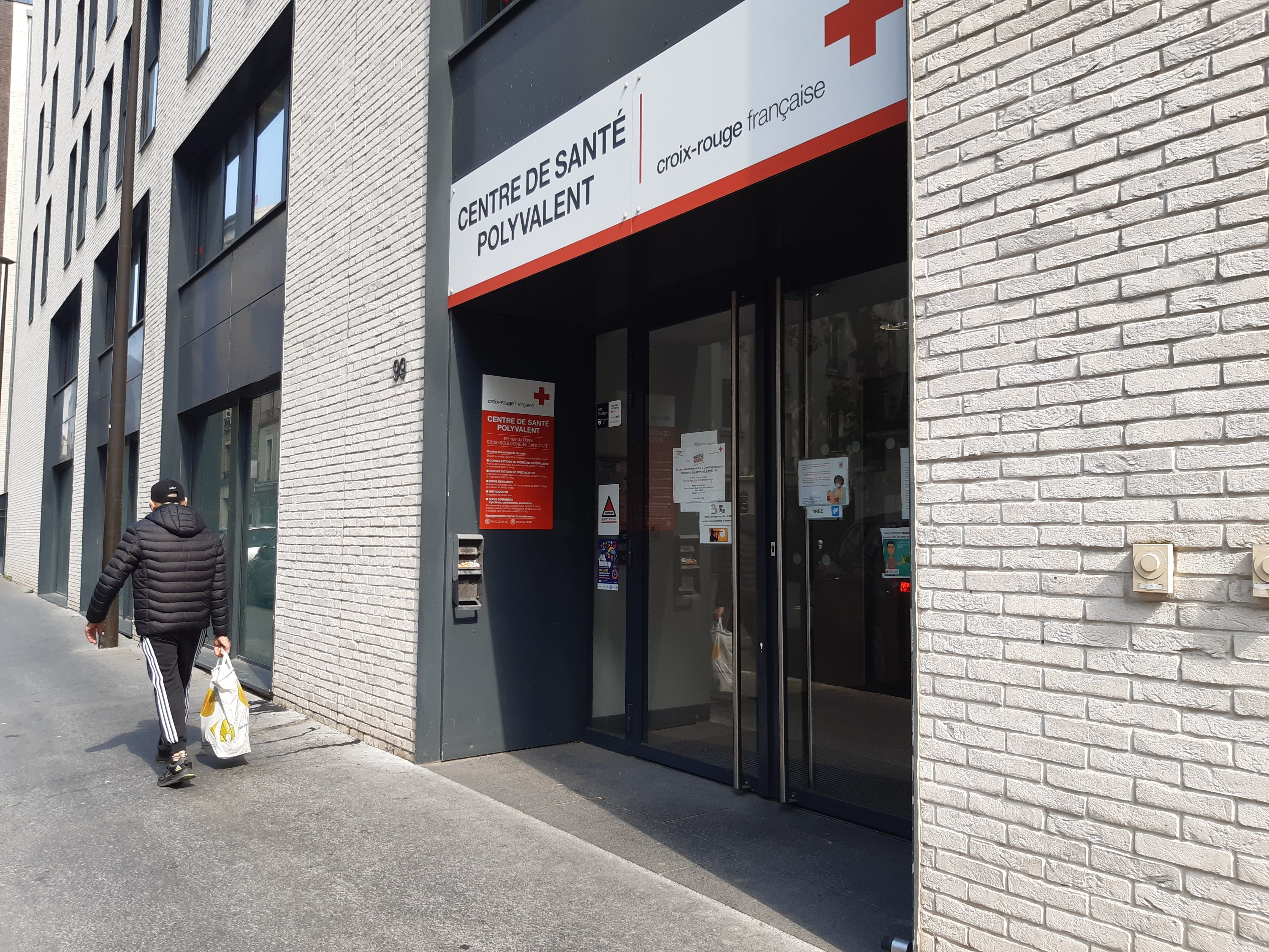 Boulogne-Billancourt (Hauts-de-Seine), le 6 juin 2024. Le courrier affiché sur la porte du centre de santé de la Croix-Rouge depuis février informe que la fermeture pourrait intervenir à la fin du premier semestre 2024. Il accueille entre 5 000 et 12 000 patients par an. LP/Marjorie Lenhardt