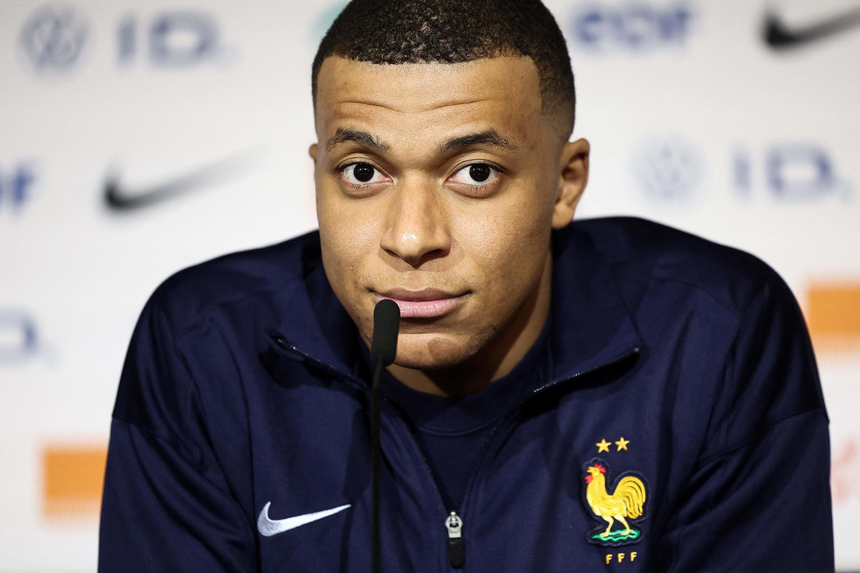 Kylian Mbappé a indiqué ne vouloir répondre qu'aux questions qui concernaient l'équipe de France. (Photo by FRANCK FIFE / AFP)