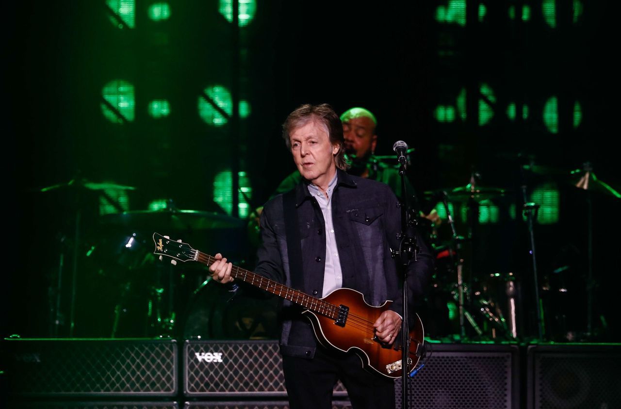 Paul McCartney annonce que cette chanson inédite des Beatles a été extraite d’une ancienne cassette enregistrée par John Lennon. LP/Olivier Corsan