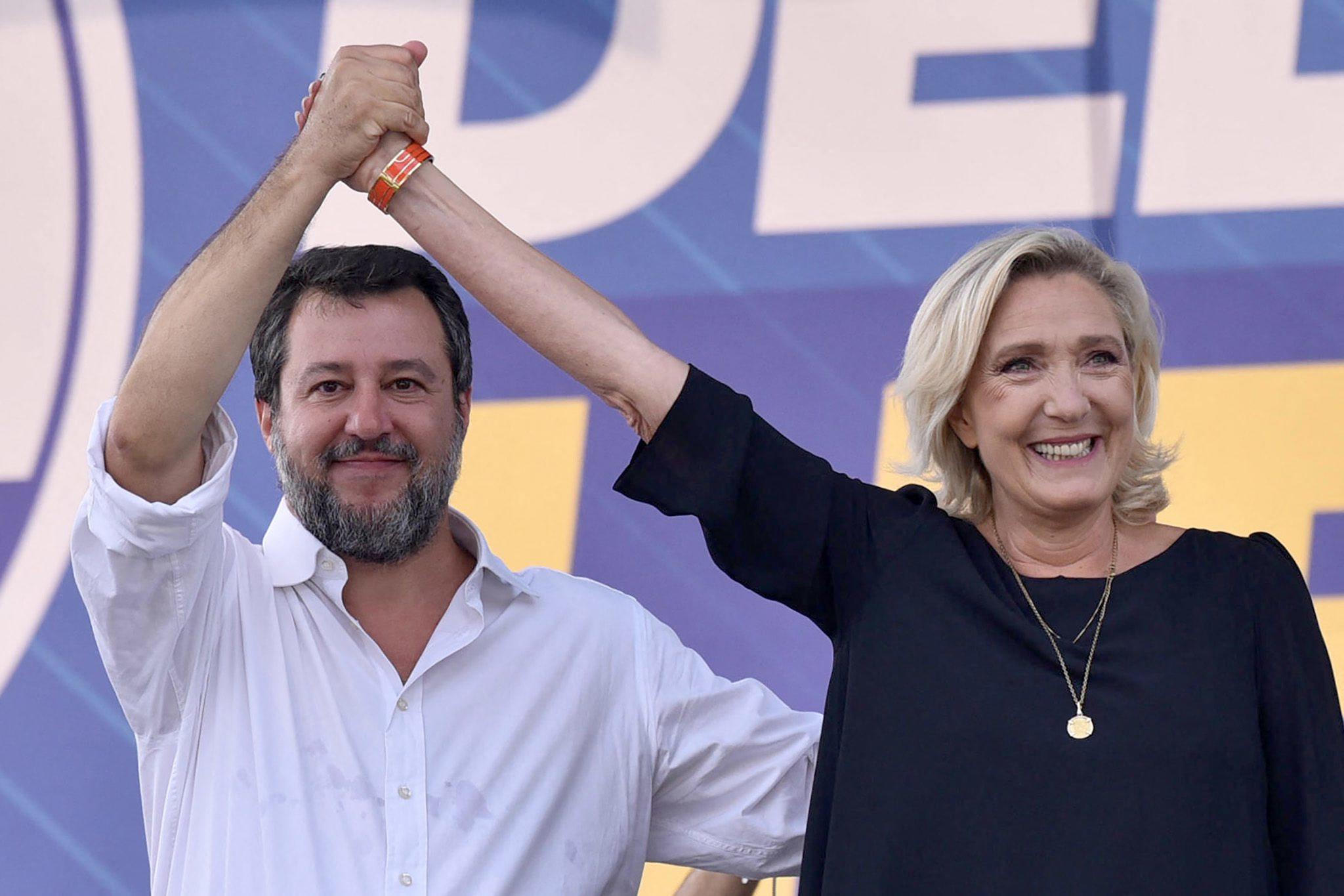 Matteo Salvini et Marine Le Pen (ici en septembre 2023) se sont rencontrés ce mercredi, à huis clos, avec Geert Wilders, dans le but de «créer la base d’une large alliance de centre-droit sans les socialistes et les éco-extrémistes». EPA-EFE/Michele Maraviglia