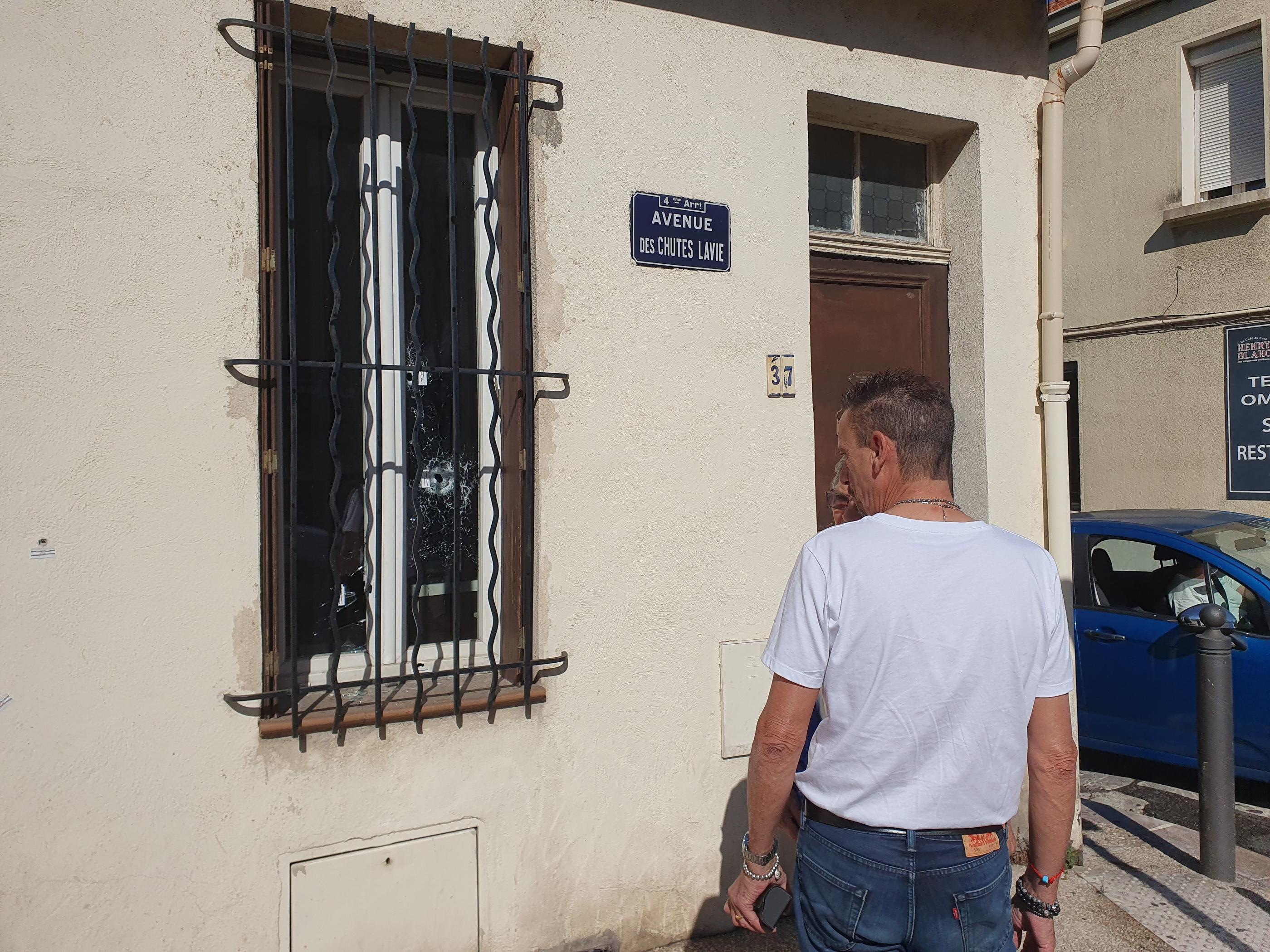 Lors de la fusillade dans le quartier des Chutes-Lavie, à Marseille (IVe), ce jeudi soir, les balles, tirées avec une arme de type kalachnikov, ont traversé un appartement, heureusement inoccupé lors des faits. LP/Marc Leras