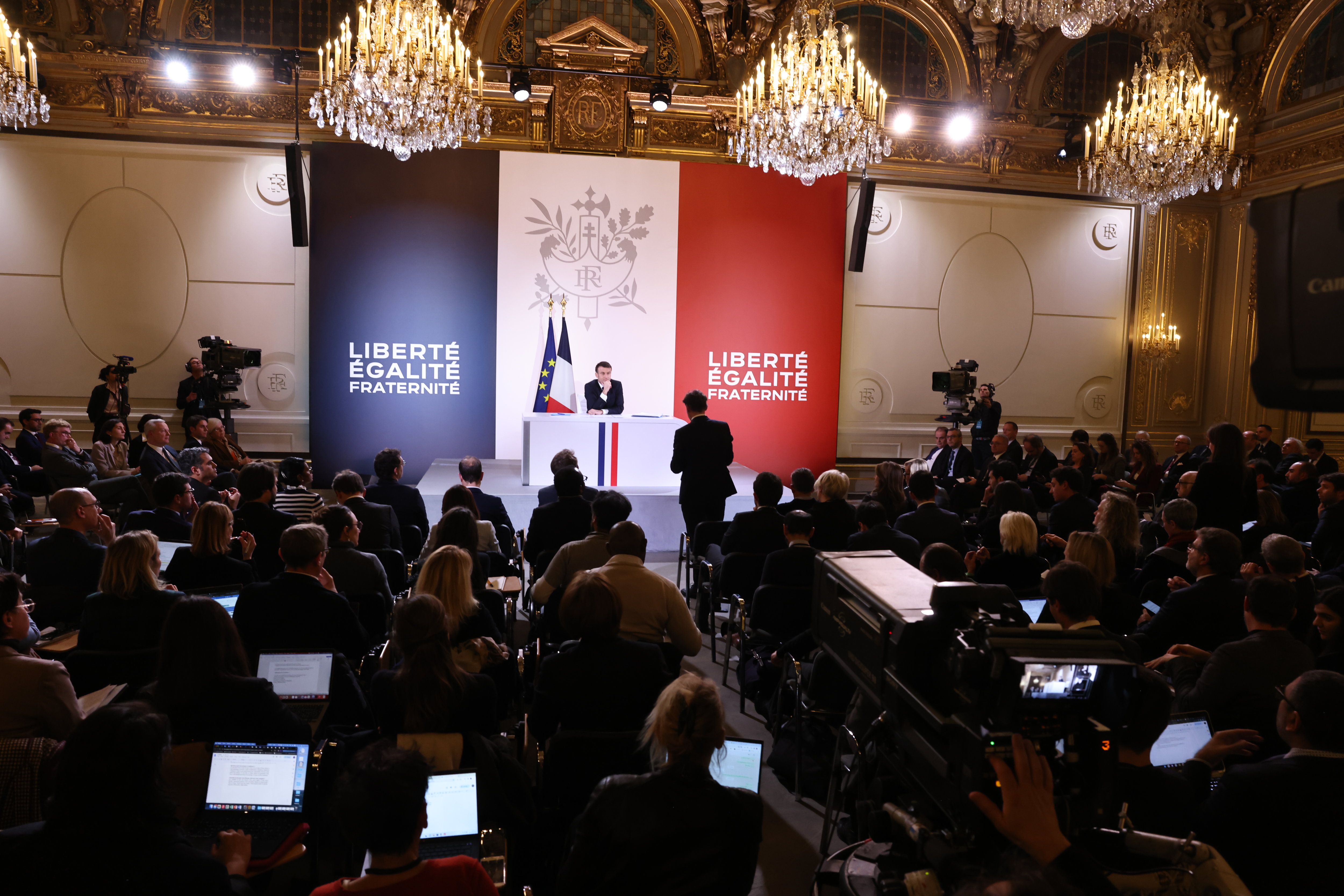 Devant de nombreux journalistes réunis à l'Élysée, Emmanuel Macron a égrené les annonces, dévoilant peu ou prou le programme du nouveau gouvernement. LP/Frédéric Dugit