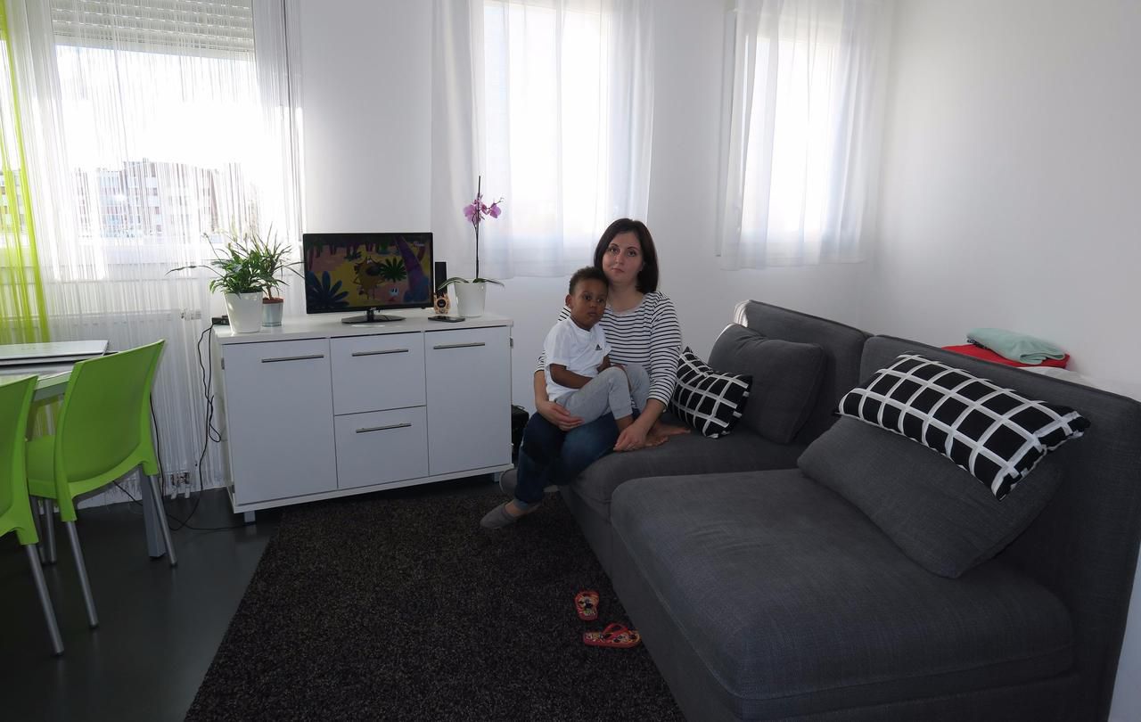<b></b> Yulia, 30 ans, réfugiée de Russie, son mari Justice, 33 ans, et leur fils Daniel, 3 ans, viennent de s’installer dans un T1 bis de 32 m² qui leur permet enfin de se poser "au calme". 