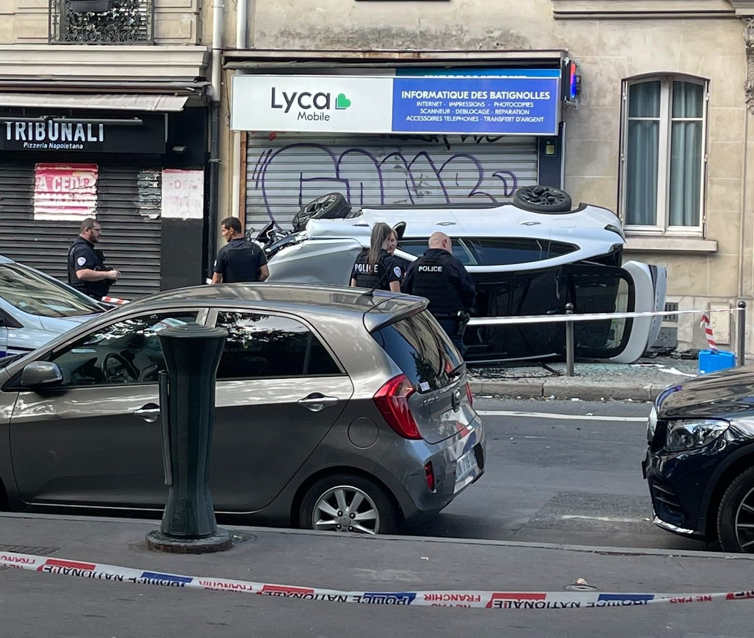 Boulevard des Batignolles (XVIIe) ce mardi 17 septembre 2024. Un automobiliste a perdu le contrôle de son véhicule et a fauché un piéton. DR