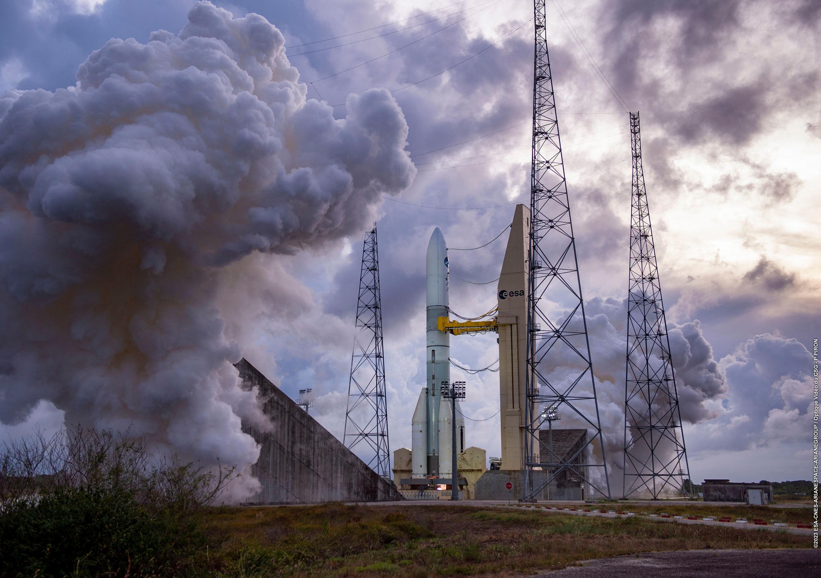 La fusée Ariane 6, le 23 novembre 2023, au centre spatial de Kourou, en Guyane. AFP / P. PIRON / ArianeGroup