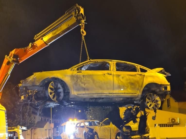 Saint-Germain-lès-Arpajon, le 30 juin. Un concessionnaire Citroën a a perdu 30 véhicules. Trois jours plus tard, un autre gérant de garage, à Athis-Mons, a aussi subi d'importants dommages. /DR