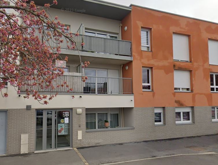 La fillette est tombée du deuxième étage de cet immeuble de l'avenue de Laon à Reims. (Google Street View)