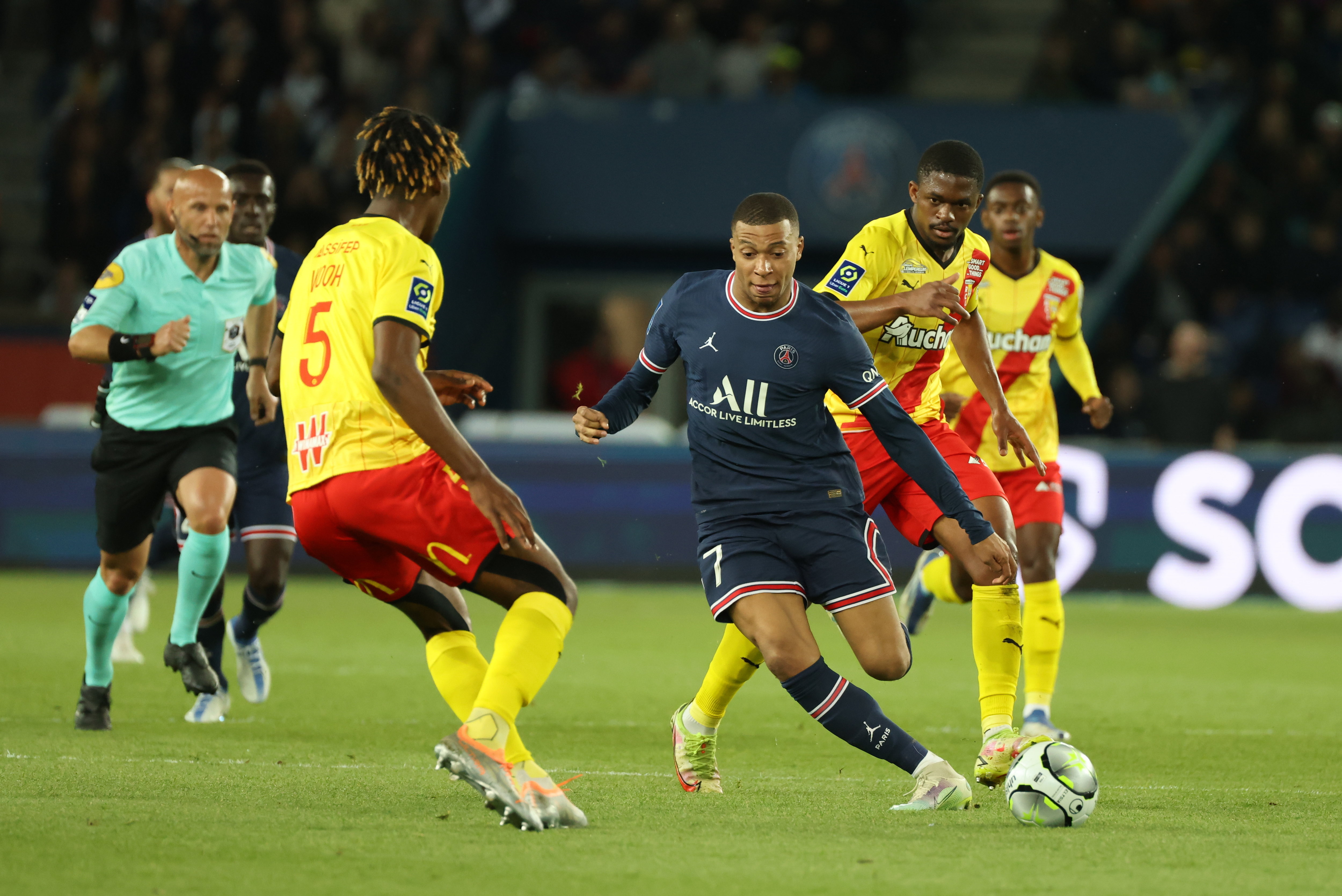 Kylian Mbappé aura fort à faire face à la défense lensoise, qui n'a encaissé que 10 buts en 16 matchs de Ligue 1... comme le PSG. LP/Arnaud Journois