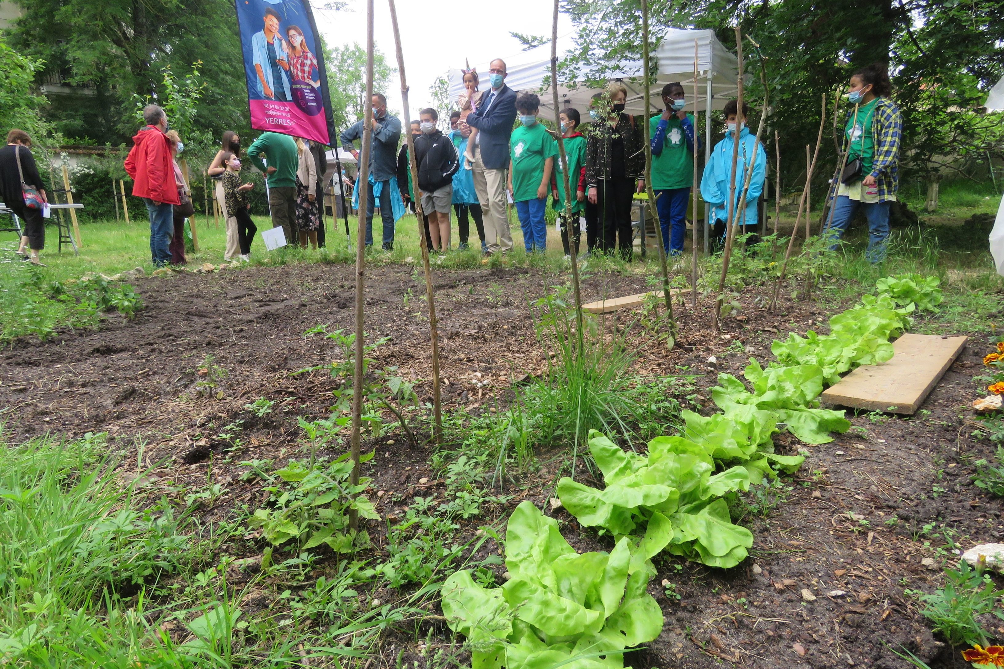 Yerres, samedi 5 juin 2021. Le jardin bio, solidaire et partagé de la Maison de pépinière, installé dans l'ancien couvent de la ville de Yerres, a été inauguré ce samedi. LP/Nolwenn Cosson