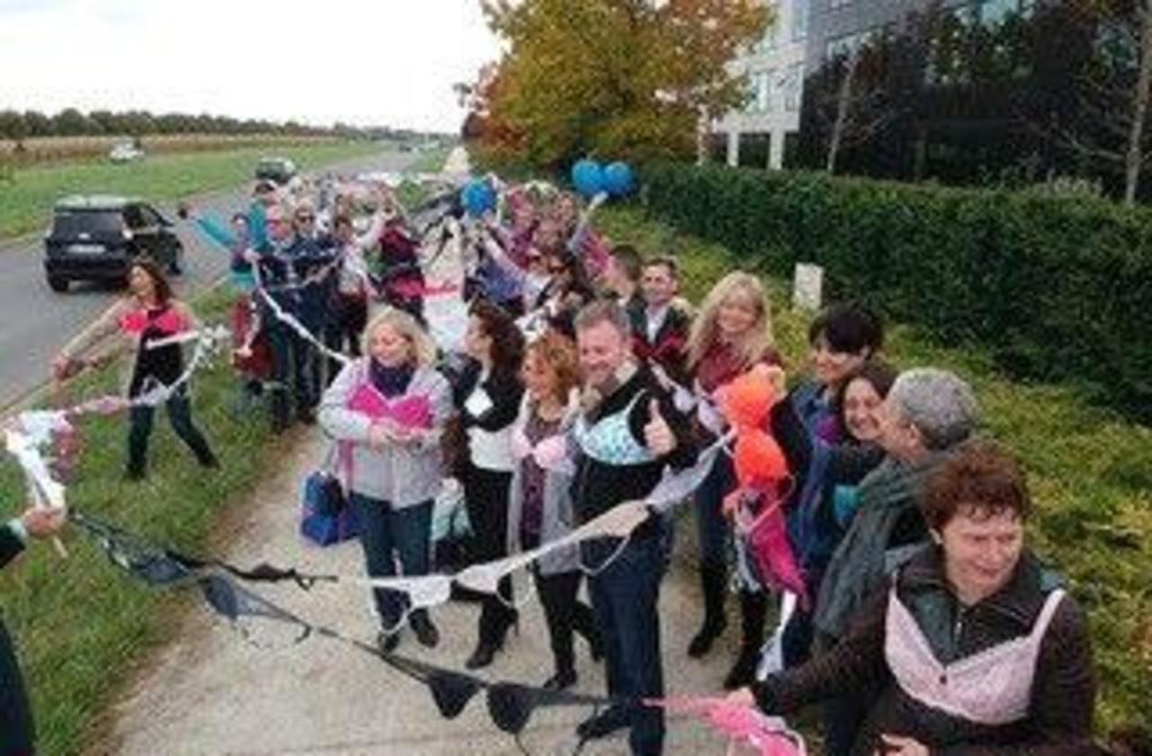 <b></b> Cette année, les bénévoles de l’association Plus rose la vie, de Thorigny-sur-Marne, ont récolté 8 500 soutiens-gorge à l’occasion de divers événements organisés pendant Octobre rose.