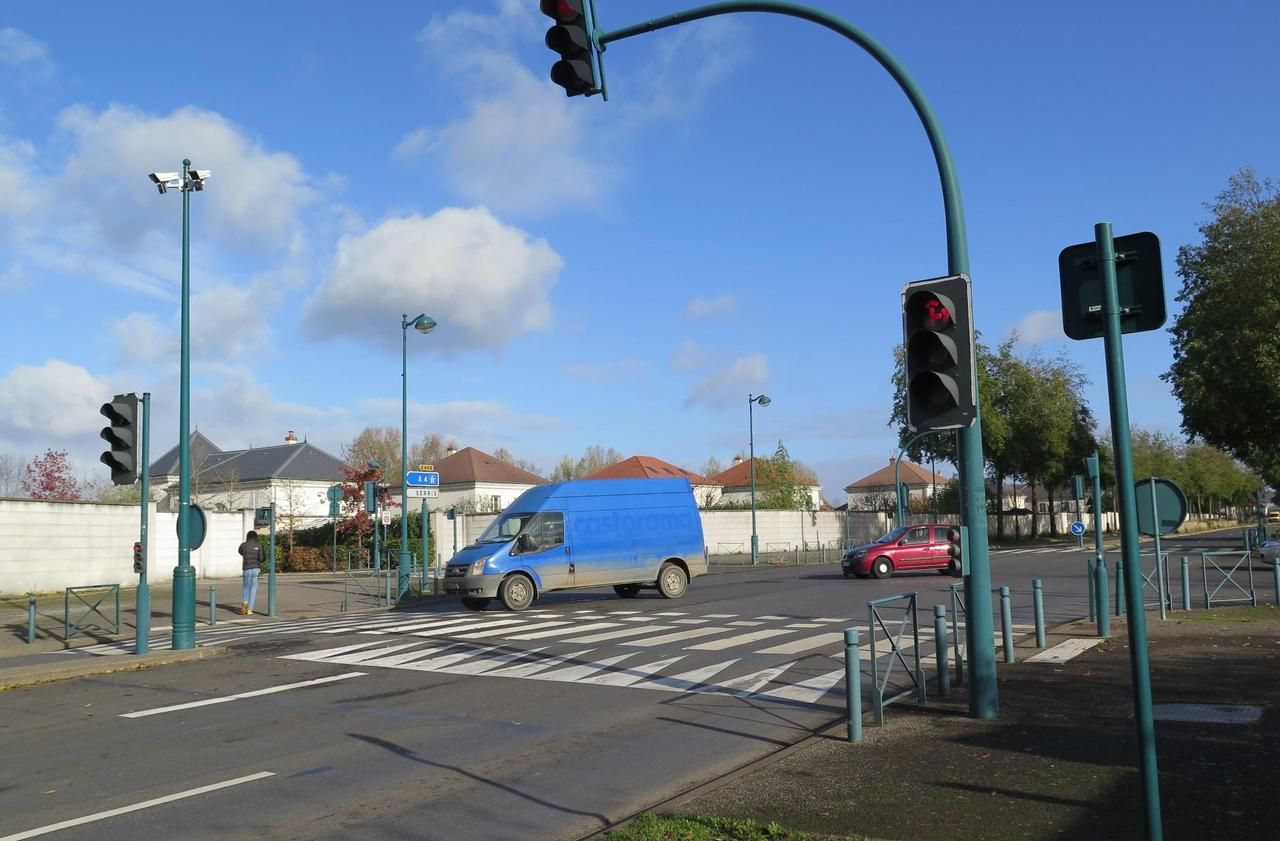 <b></b> Bailly-Romainvilliers, jeudi 19 novembre 2020 : Les policiers s’étaient positionnés à l’angle du boulevard de Romainvilliers et de la rue de Bellesmes, pour effectuer leurs contrôles.