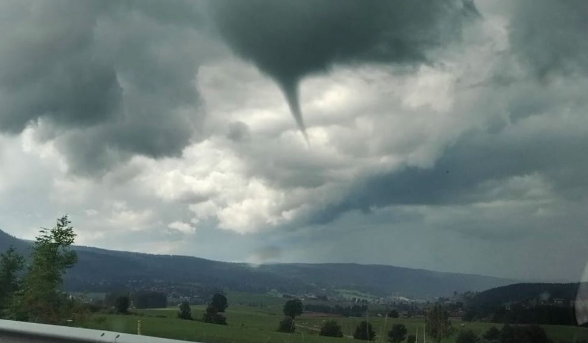 Cette tornade s'est formée en début d'après-midi, mardi. Twitter/Météo Franc-Comtoise