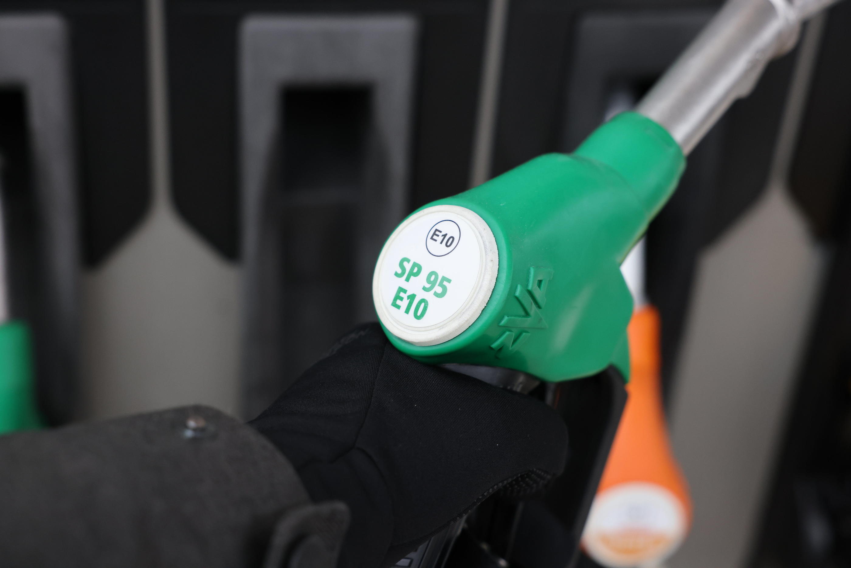 Le baril de pétrole, aujourd'hui à 92,62 dollars (80 euros), pourrait encore augmenter et tirer vers le haut les tarifs du gazole et de l’essence. (Illustration) LP/Arnaud Journois