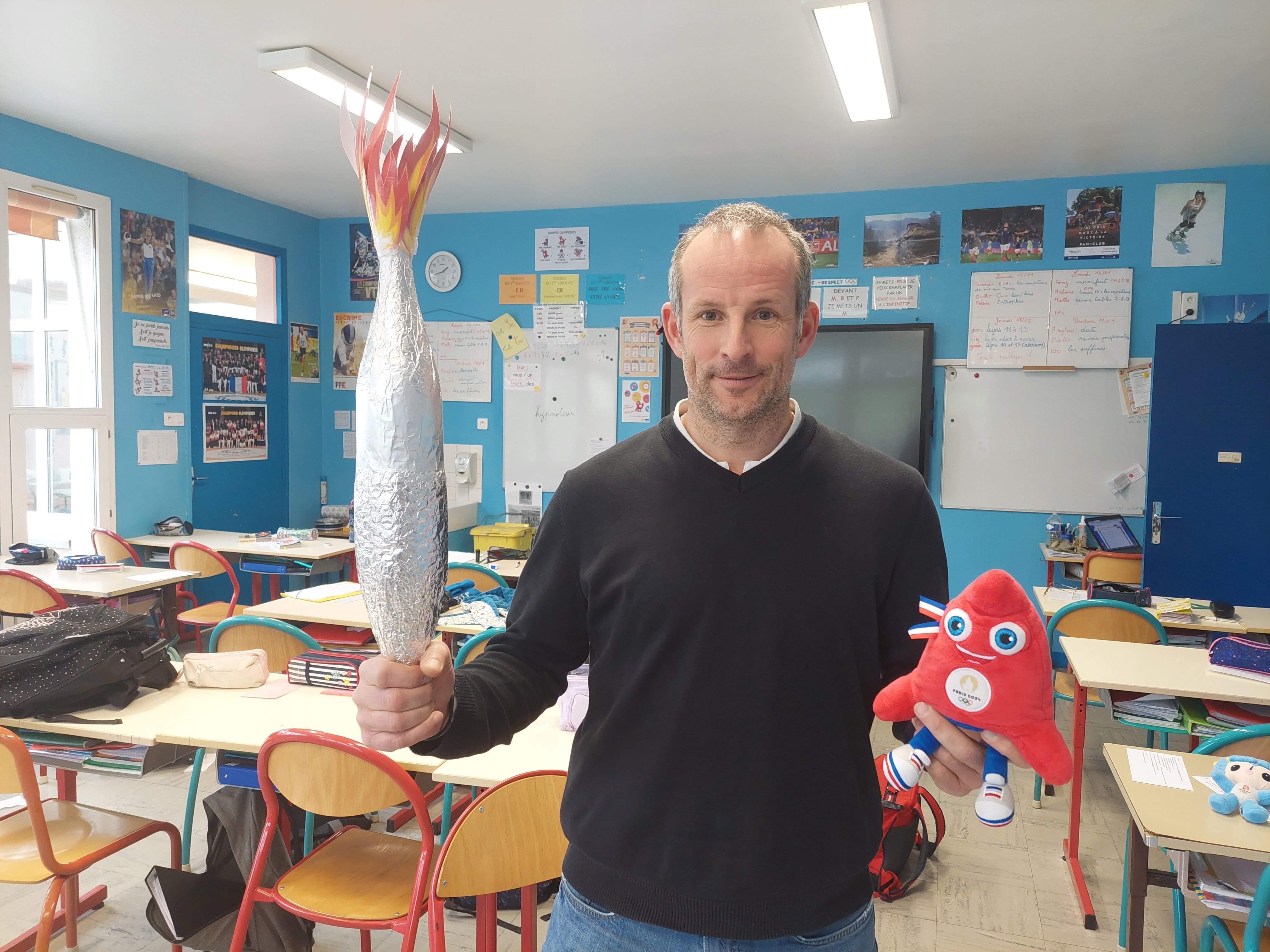Nicolas Muller, directeur d'école, est remplaçant pour porter la flamme olympique dans son département de l'Oise. LP/Vincent Mongaillard