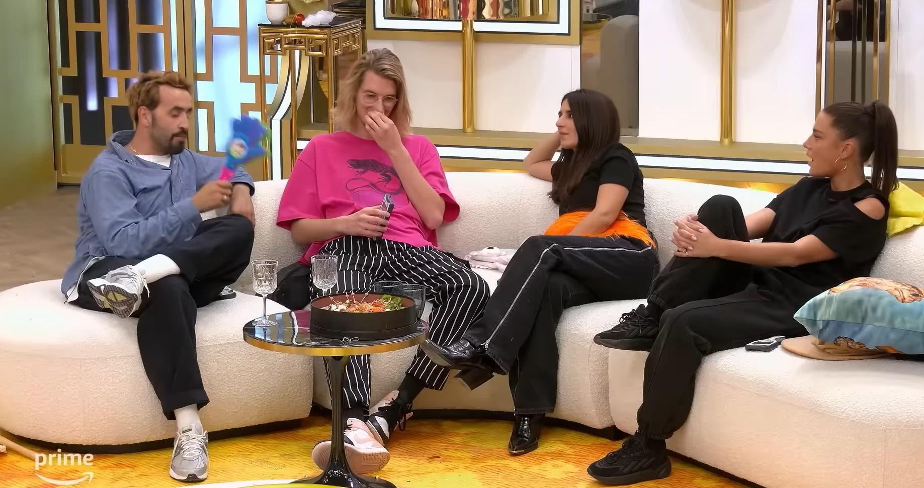 Jonathan Cohen, Paul Mirabel, Géraldine Nakache et Adèle Exarchopoulos essaient de ne pas rire dans la saison 3 de « LOL : qui rit, sort ! ». Prime Video