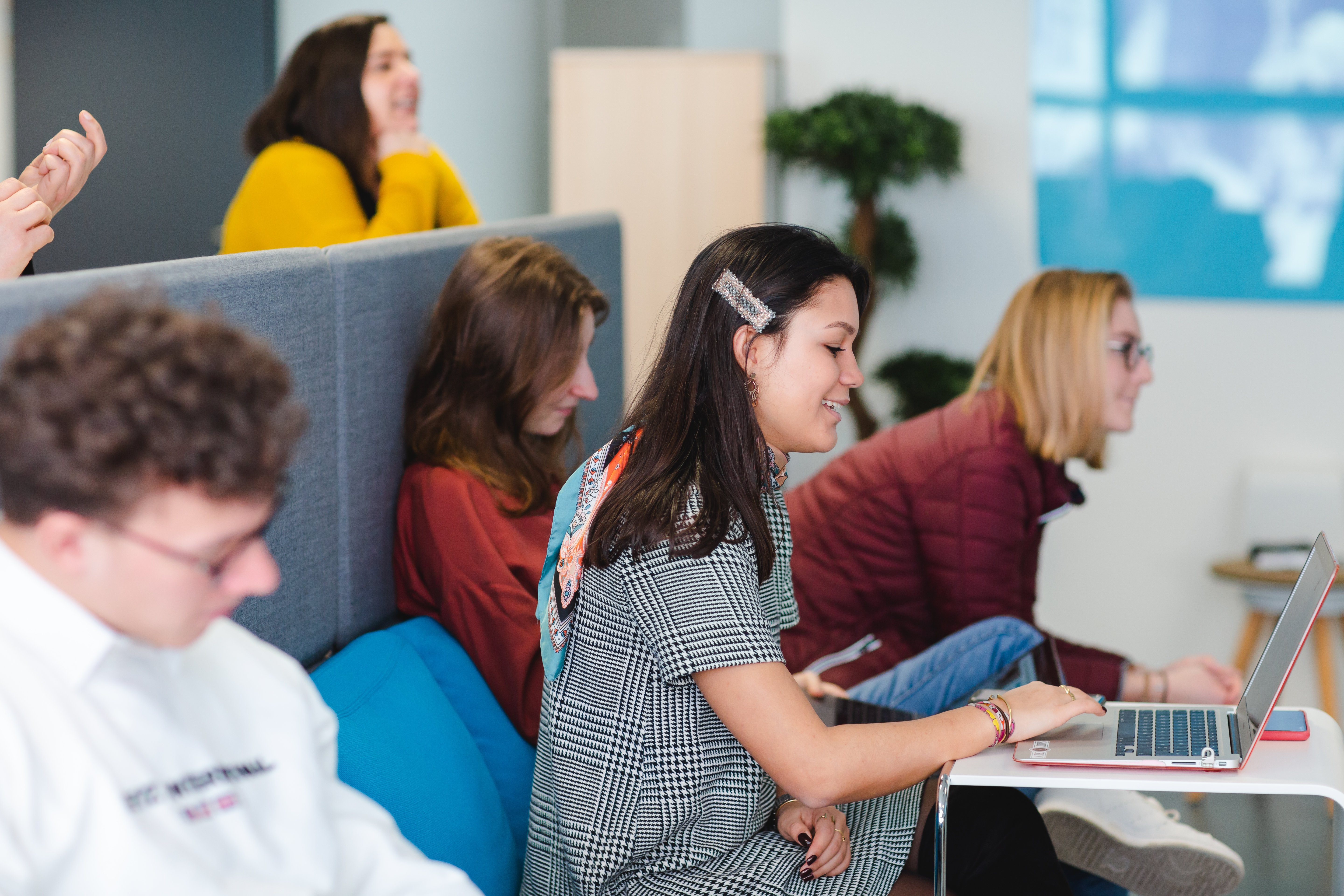 Rédiger un CV sans expérience professionnelle est à la fois un défi à relever, et une opportunité de montrer vos compétences et vos atouts sous un autre jour. Crédit photo : Ecole SKEMA.