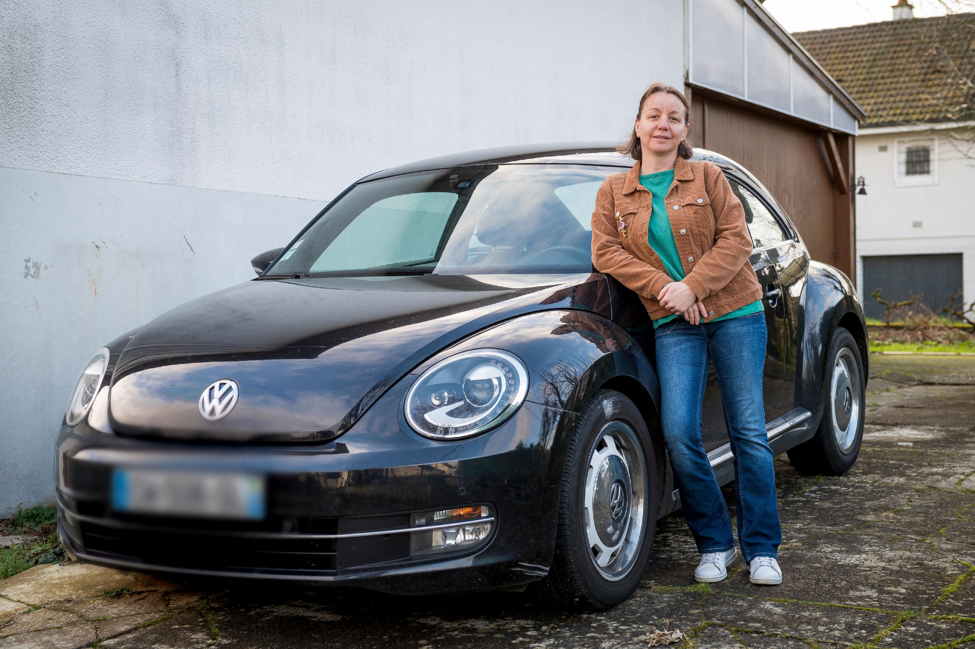 Roxane, 43 ans, est obligée de compter sur sa voiture pour ses déplacements : une Coccinelle Volkswagen, modèle essence de 2013, 110 000 km au compteur. Cyril Chigot/Divergence pour Le Parsien