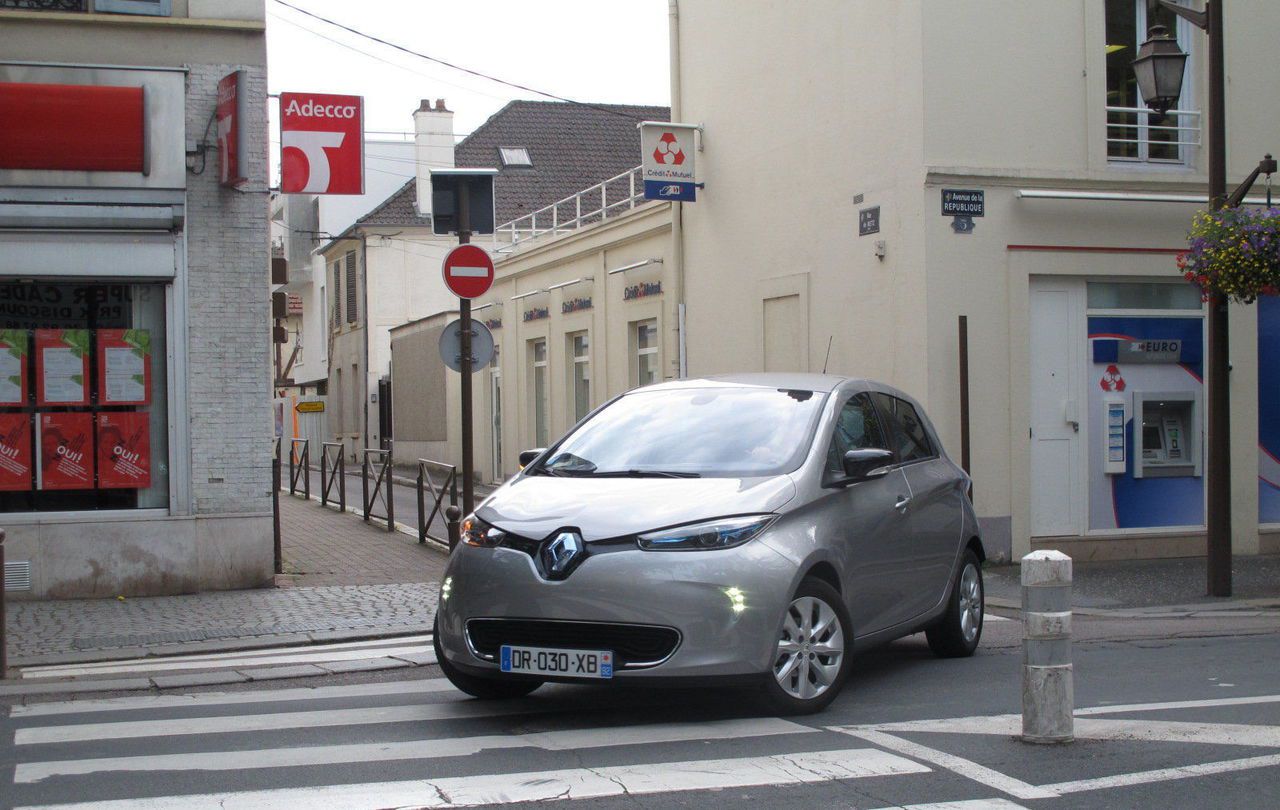 <b></b> Illustration. Renault testera des voitures de type Zoé sans chauffeur à bord sur les routes de Rambouillet à partir de 2018. 