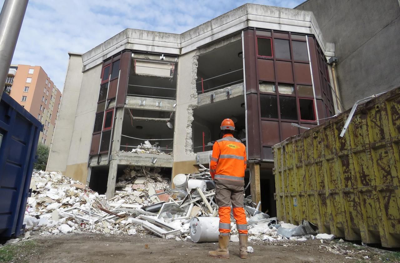 <b></b> Compiègne, vendredi 24 août. L’opération représente un grand pas pour la municipalité dans ses projets de réhabilitation du quartier.