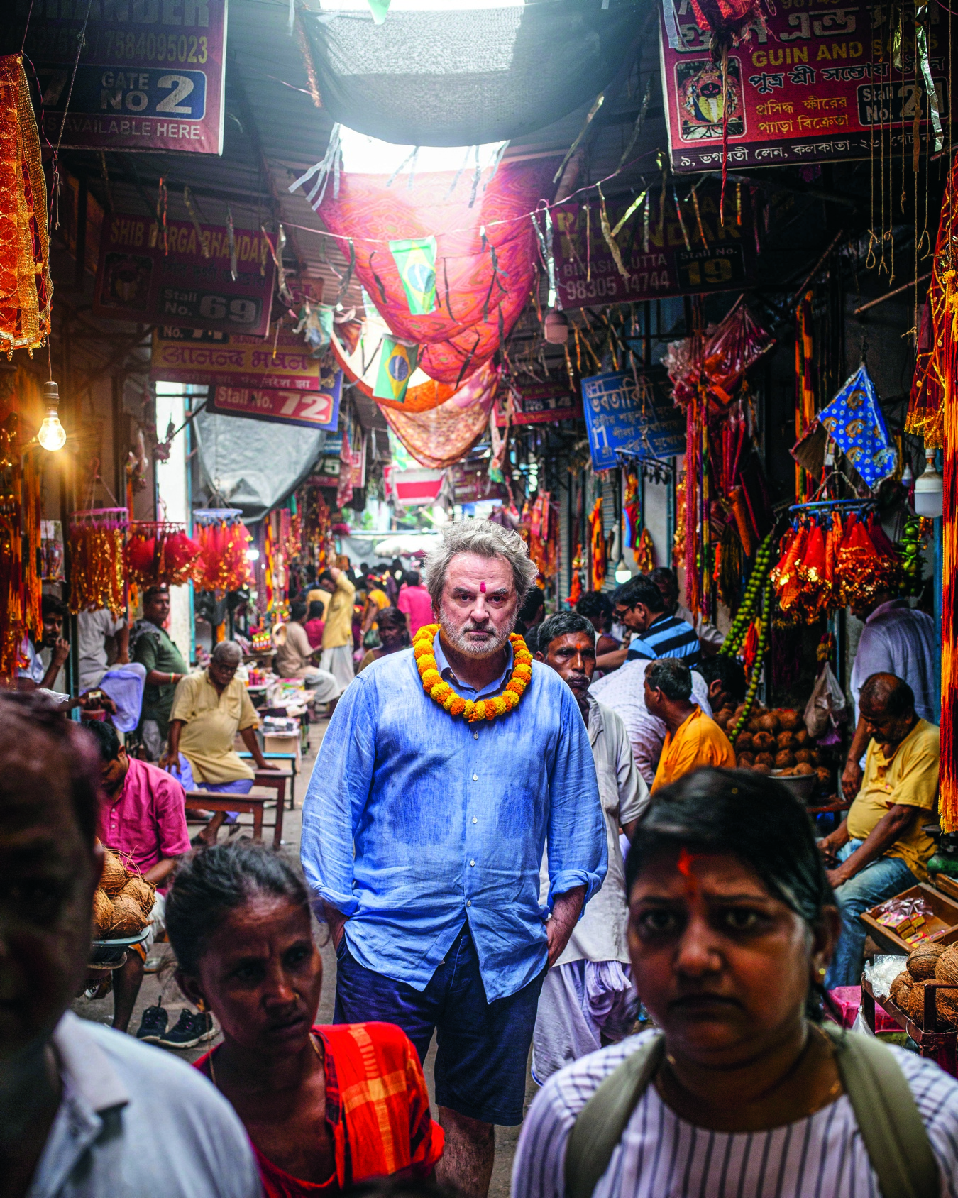 Nous avons suivi Jean-Christophe Grangé dans les ruelles de Kolkata, ici près du temple Kalighat, en Inde, le 10 juin dernier. Signatures/Johann Rousselot