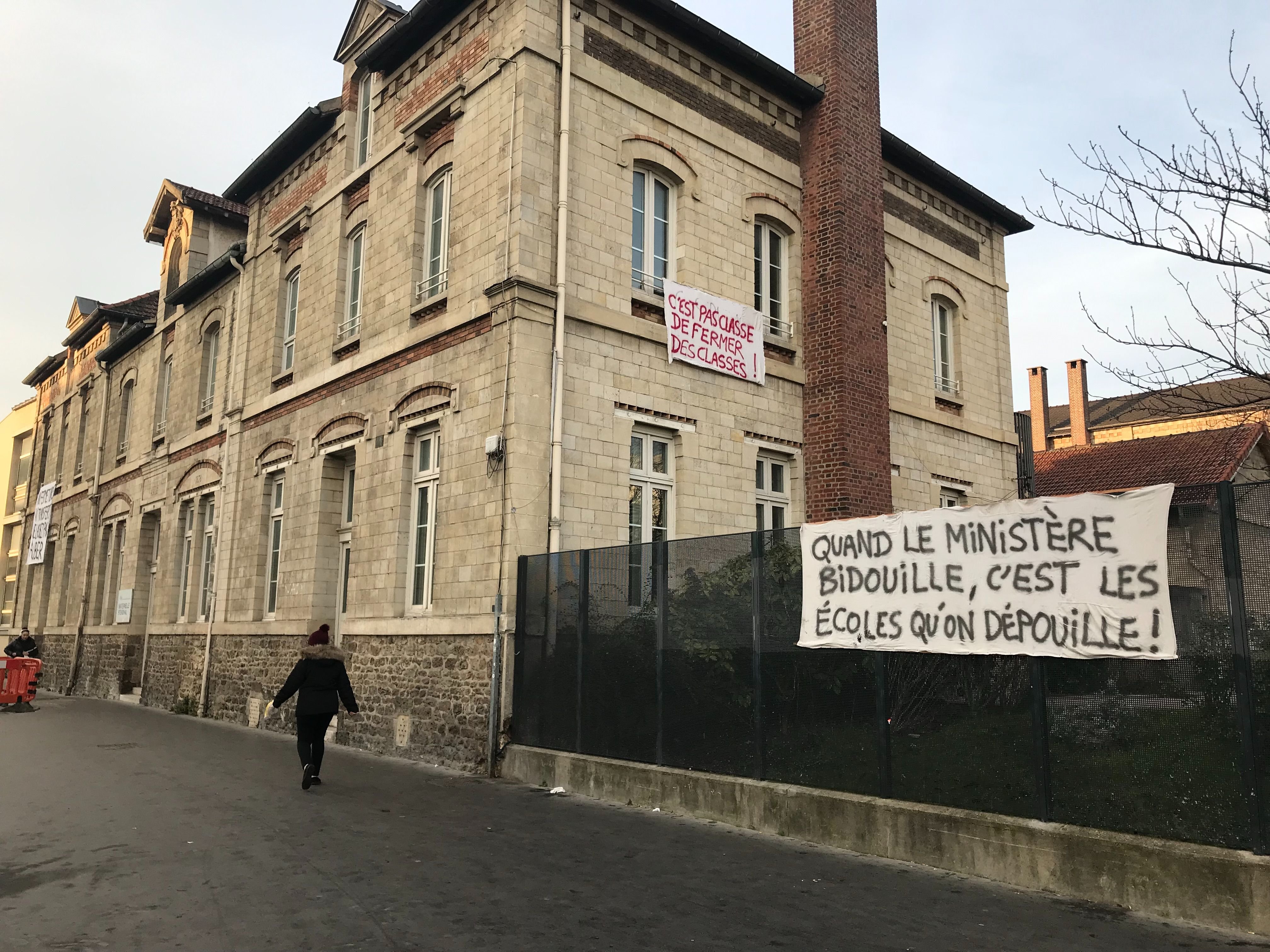 Aubervilliers, ce mercredi. L'école maternelle Stendhal fait partie des établissements qui seront prochainement rattachés à la circonscription éducative de Saint-Denis, au grand dam des parents d'élèves. LP/H.H.