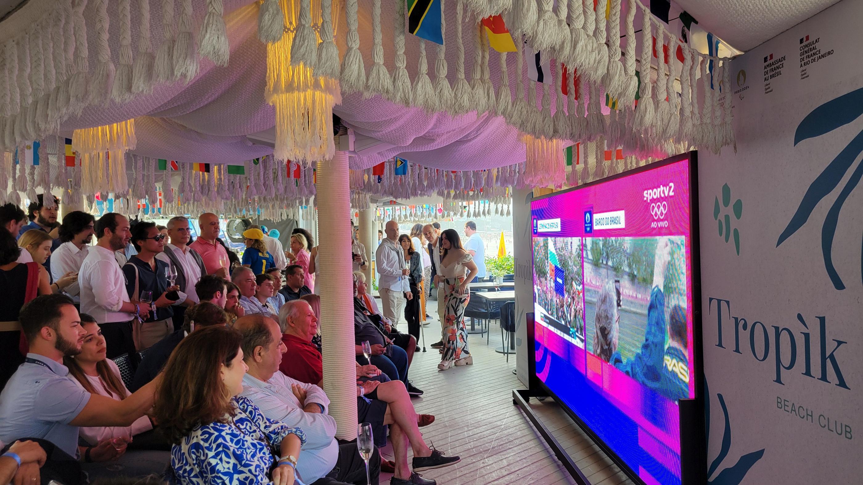 À Rio, le restaurant de plage le Tropik, à Copacabana, s'est transformé en « Maison des Jeux Olympiques et Paralympiques ». LP/Morgann Jezequel