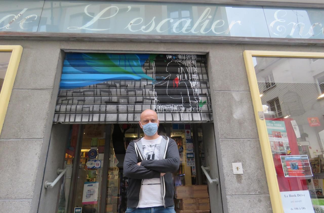 <b></b> Melun, mardi 3 novembre. A la librairie L’Escalier, dernière librairie à part entière de la ville-préfecture, Grégory Brossard donnera en mains propres les livres commandés par ses clients sous son rideau métallique.