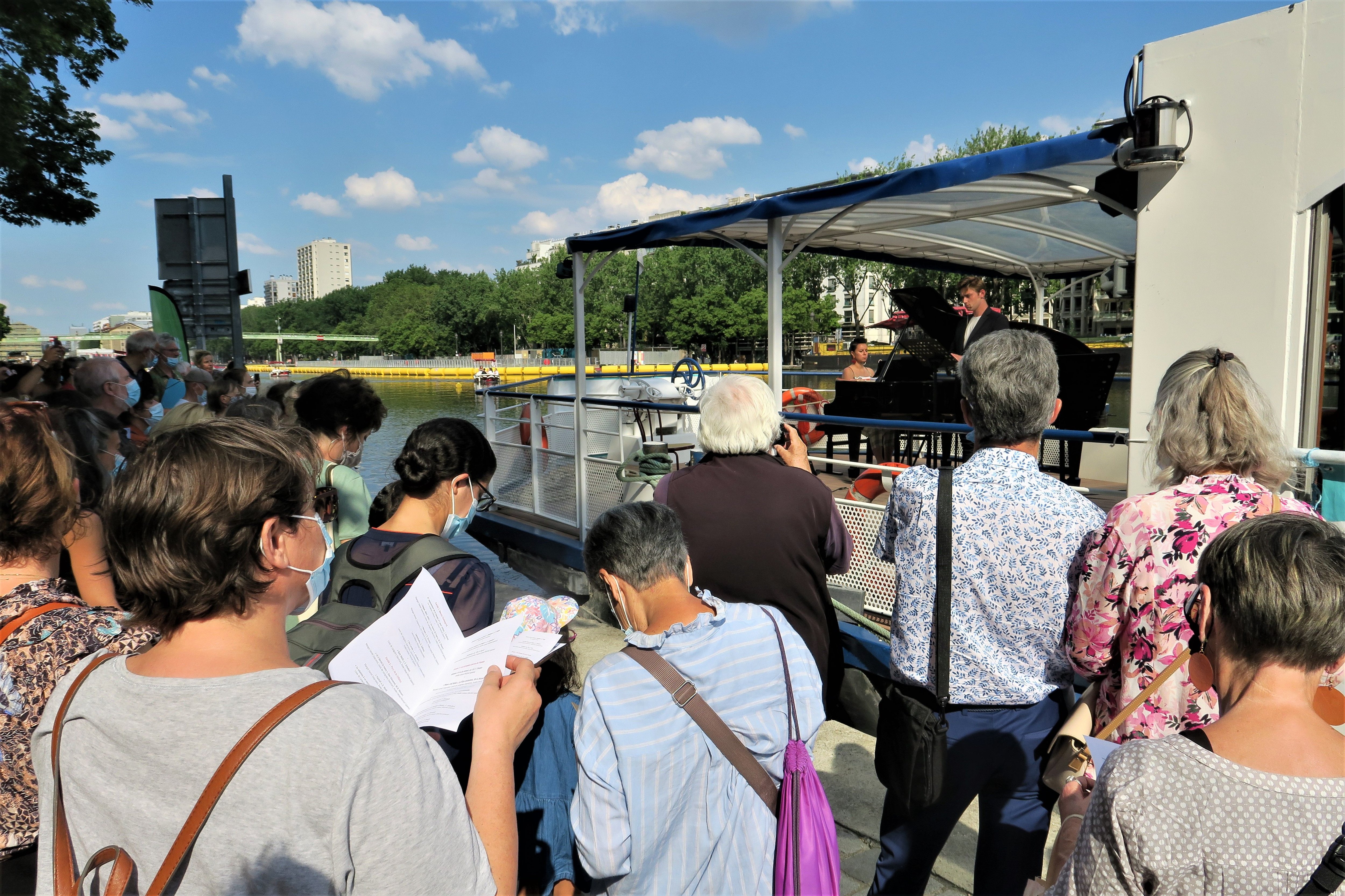 Paris (XIXe), ce jeudi après-midi. Le coup d'envoi de la saison de l'Eté du canal a été donnée sur le bassin de la Villette. Des concerts seront organisés tous les week-ends, du 3 juillet au 15 août.