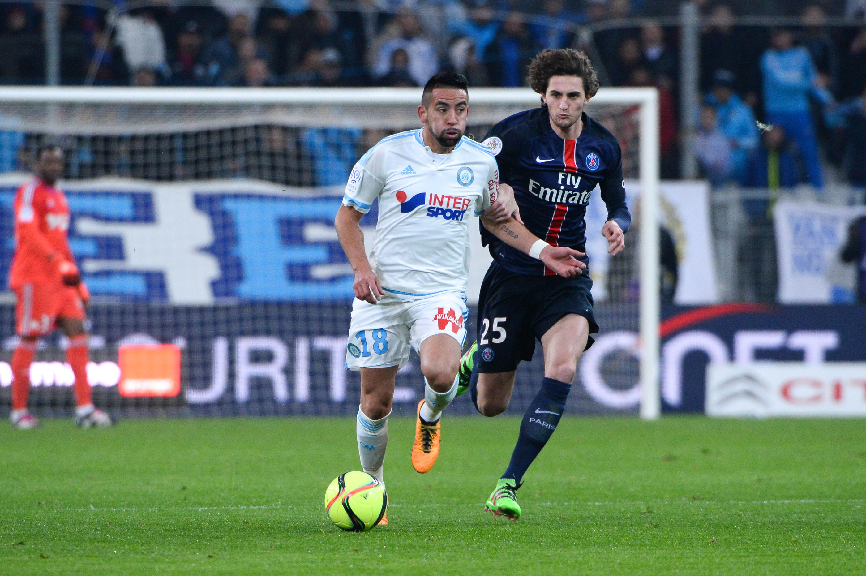 Adrien Rabiot en 2016 avec le maillot du PSG à l'époque où il était un adversaire de l'OM. Gaston Petrelli / Icon Sport