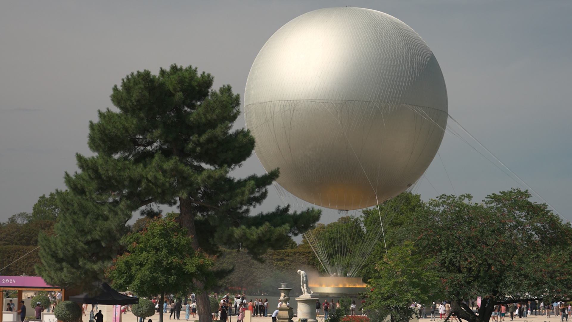 La vasque olympique s'est officiellement réinstallée au Jardin des Tuileries à l'occasion des Jeux paralympiques.