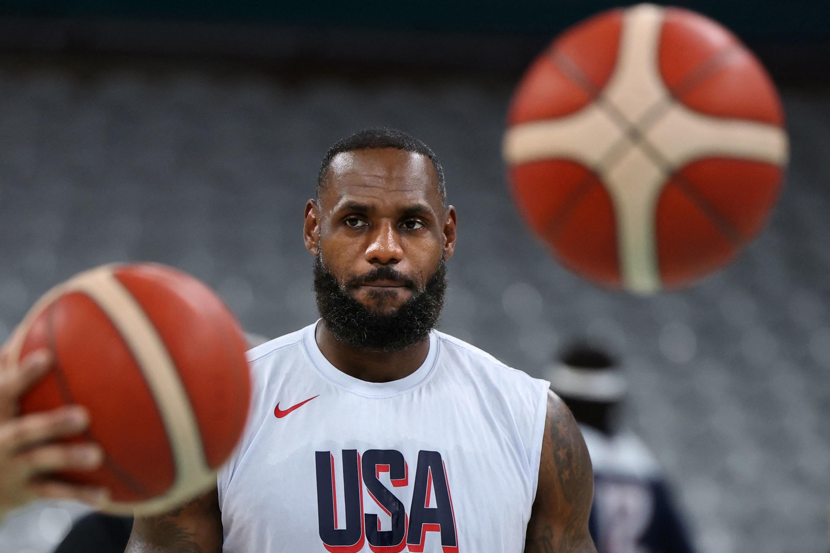 LeBron James et la Team USA se sont entraînés une fois à Lille mercredi mais passent le plus clair de leur temps dans la capitale. Thomas COEX / AFP)