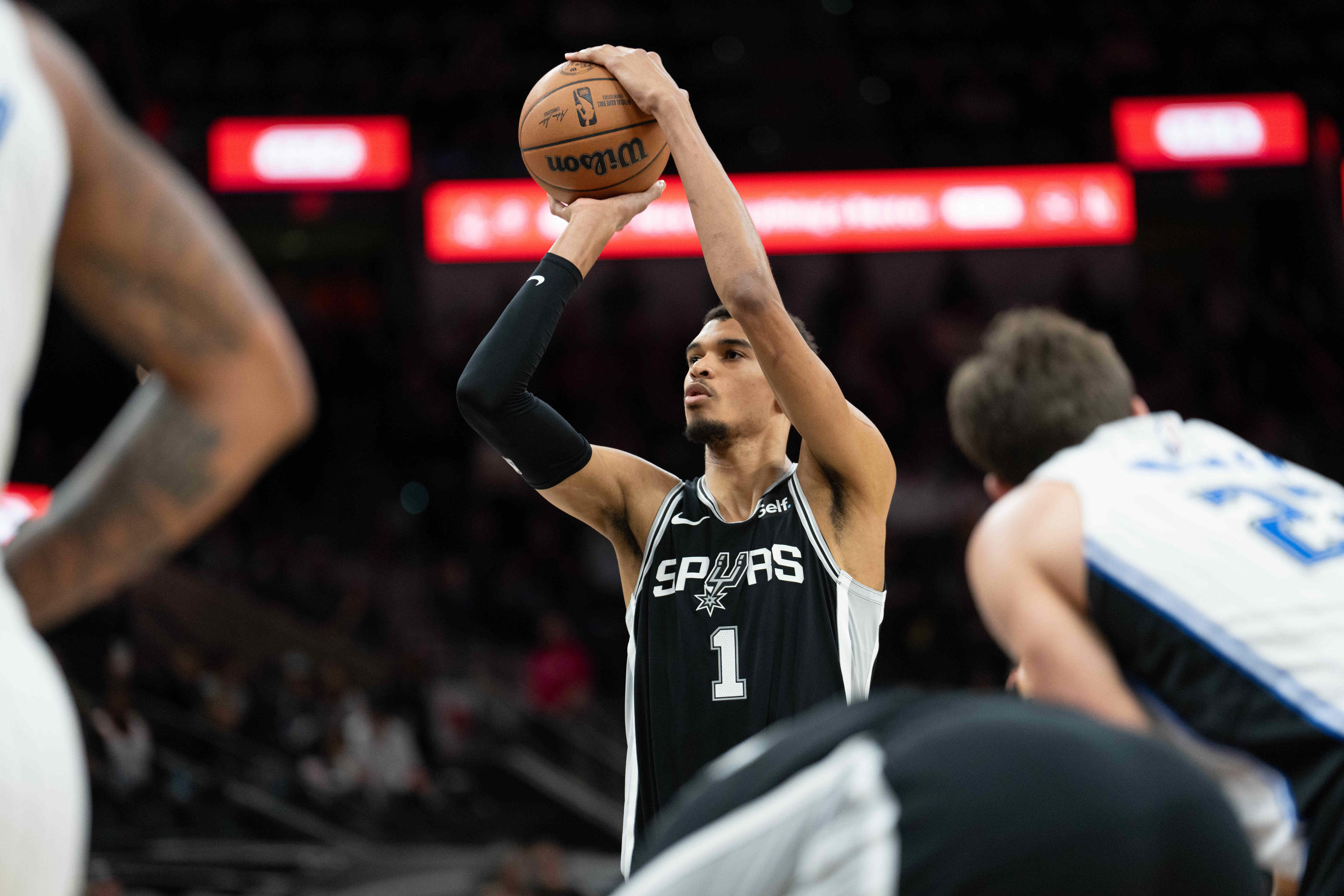 Le géant des Spurs (2,24 mètres), ne participera pas au All-Star Game. Daniel Dunn/Icon Sport