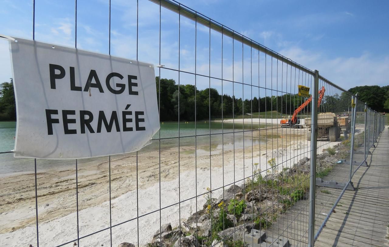 <b></b> Île de loisirs de Jablines-Annet, le 20 juin. La plage nord est fermée provisoirement car des travaux mal réalisés cet hiver doivent être corrigés. 