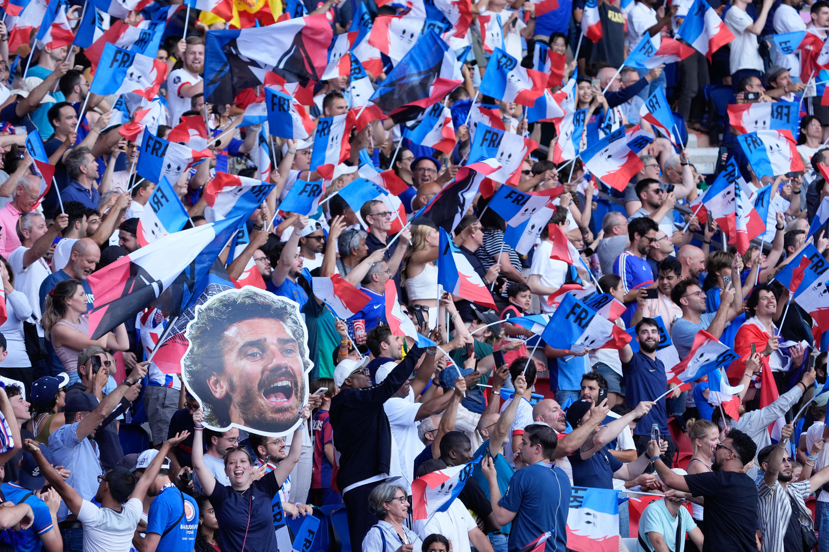 Antoine Griezmann est devenu le premier supporter français lors des JO en saluant tous les médaillés tricolores. Il a repris du service pour saluer l'argent de Marie Patouillet aux Jeux paralympiques. Icon Sport