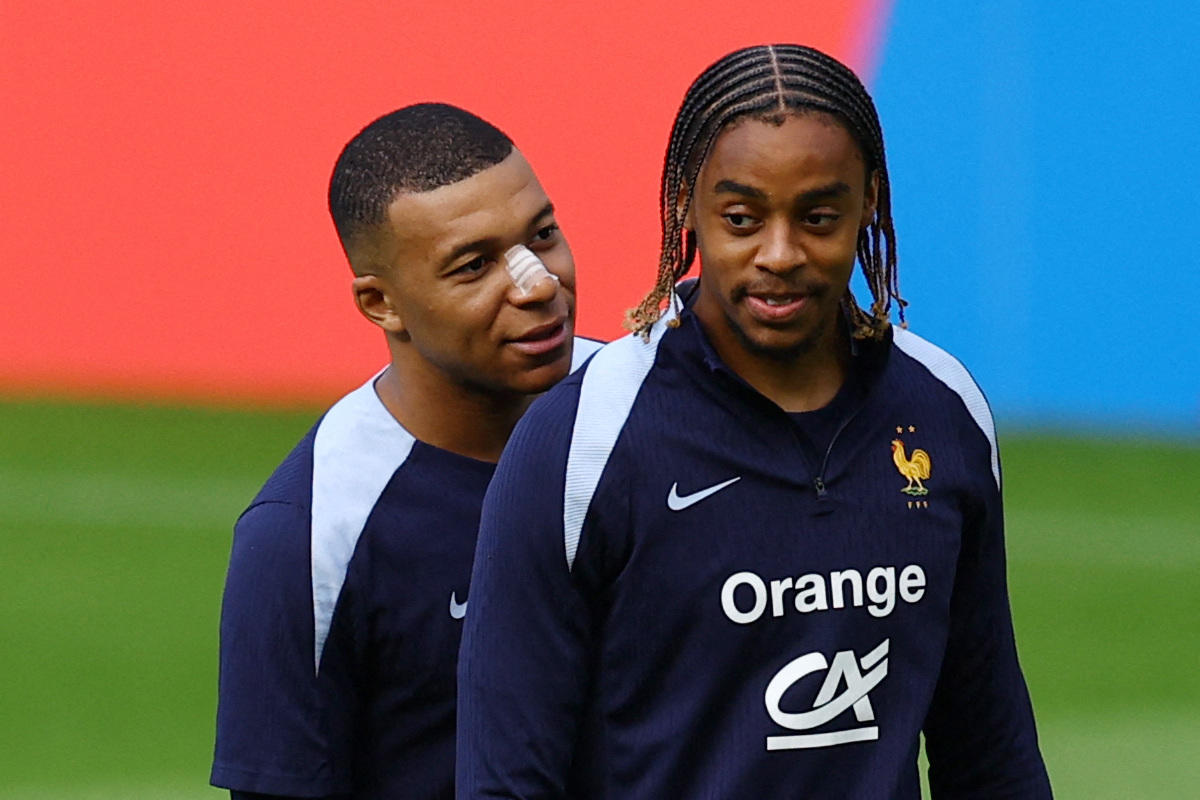 Kylian Mbappé et Bradley Barcola seront tous deux titulaires contre la Pologne REUTERS/Kacper Pempel