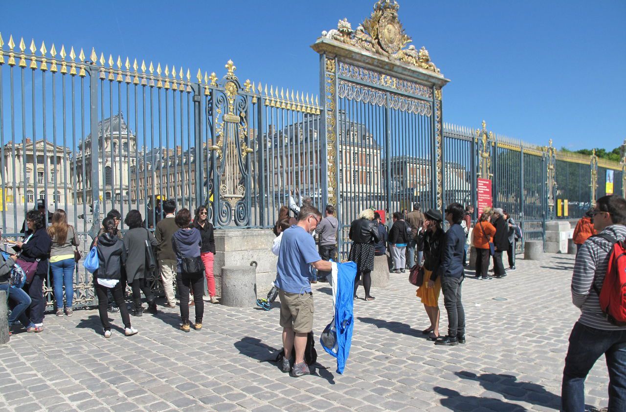 <b></b> Versailles. Les touristes du château de Versailles ne pourront pas pénétrer dans le Domaine avant 10 h 30 en raison d’un préavis de grève national. 