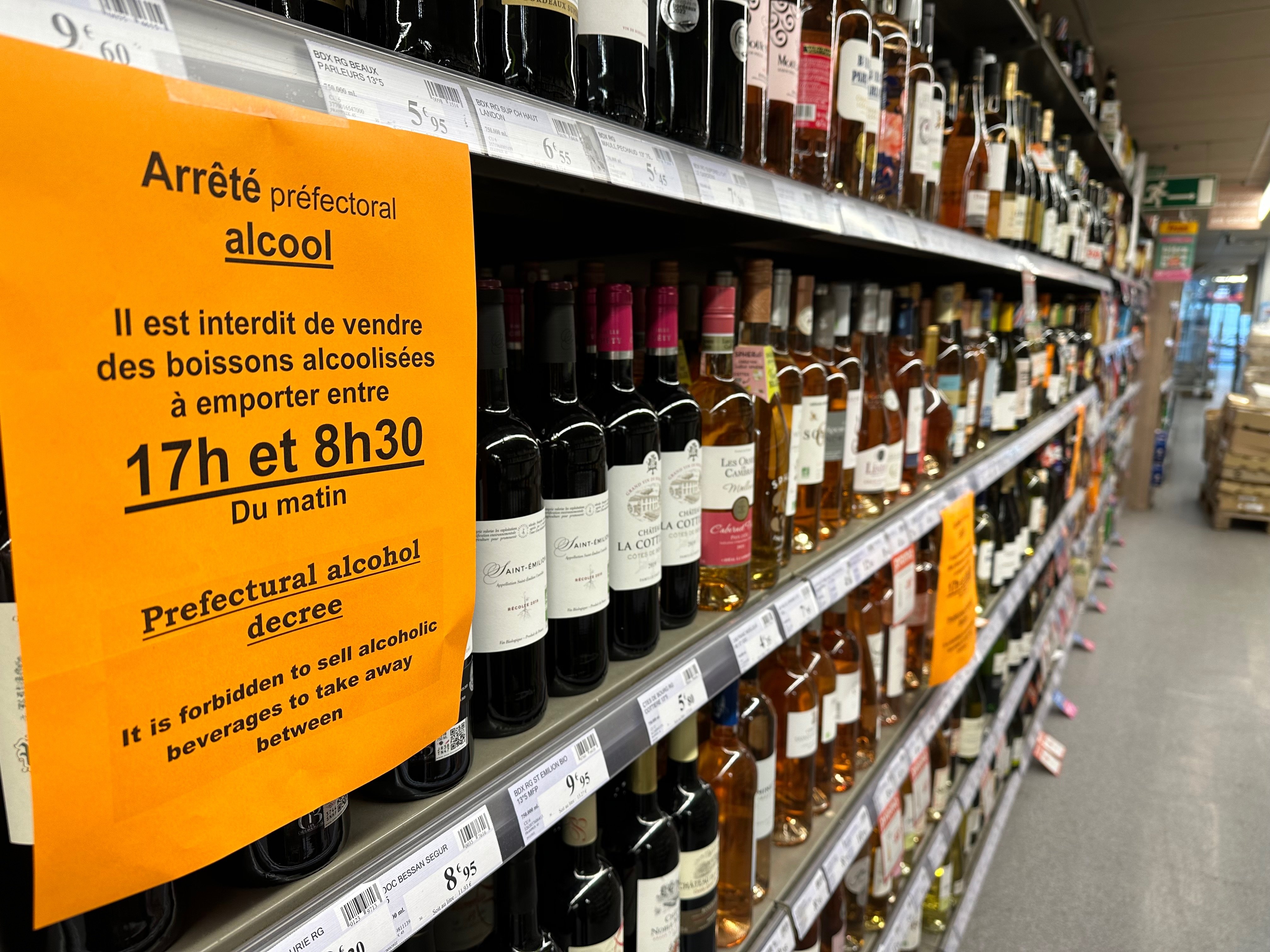 Paris, rue du Faubourg-Saint-Denis (IXe), le 16 mai. Depuis quelques jours, la vente d’alcool à emporter dans cette enseigne de supermarché est interdite à partir de 17 heures. LP/P.A.