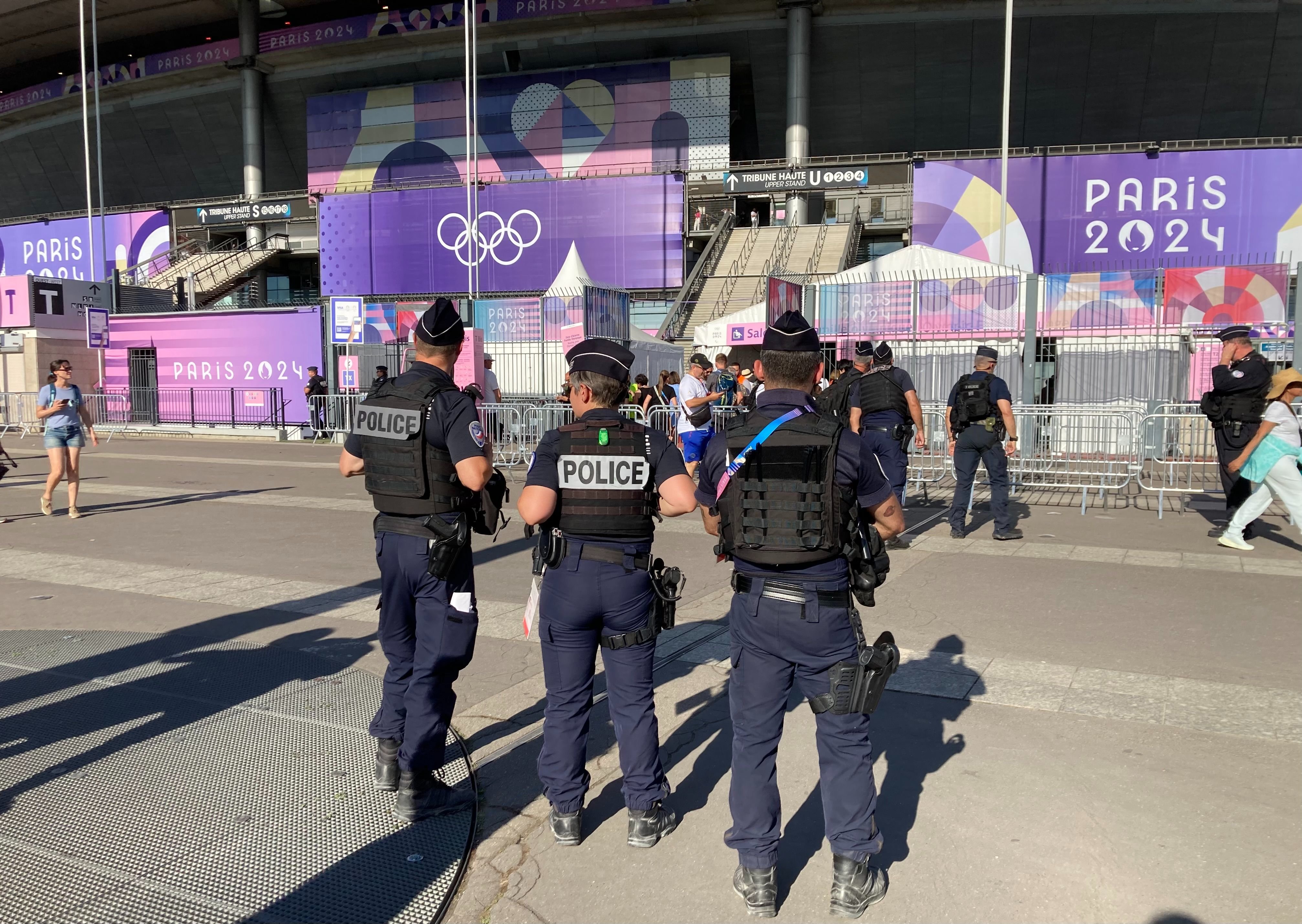 La direction de l'ordre public et de la circulation (DOPC) est déployée en 15 forces mobiles sur les différents secteurs du Stade de France, pour sécuriser la cérémonie de clôture des JO. LP/Déborah Roques