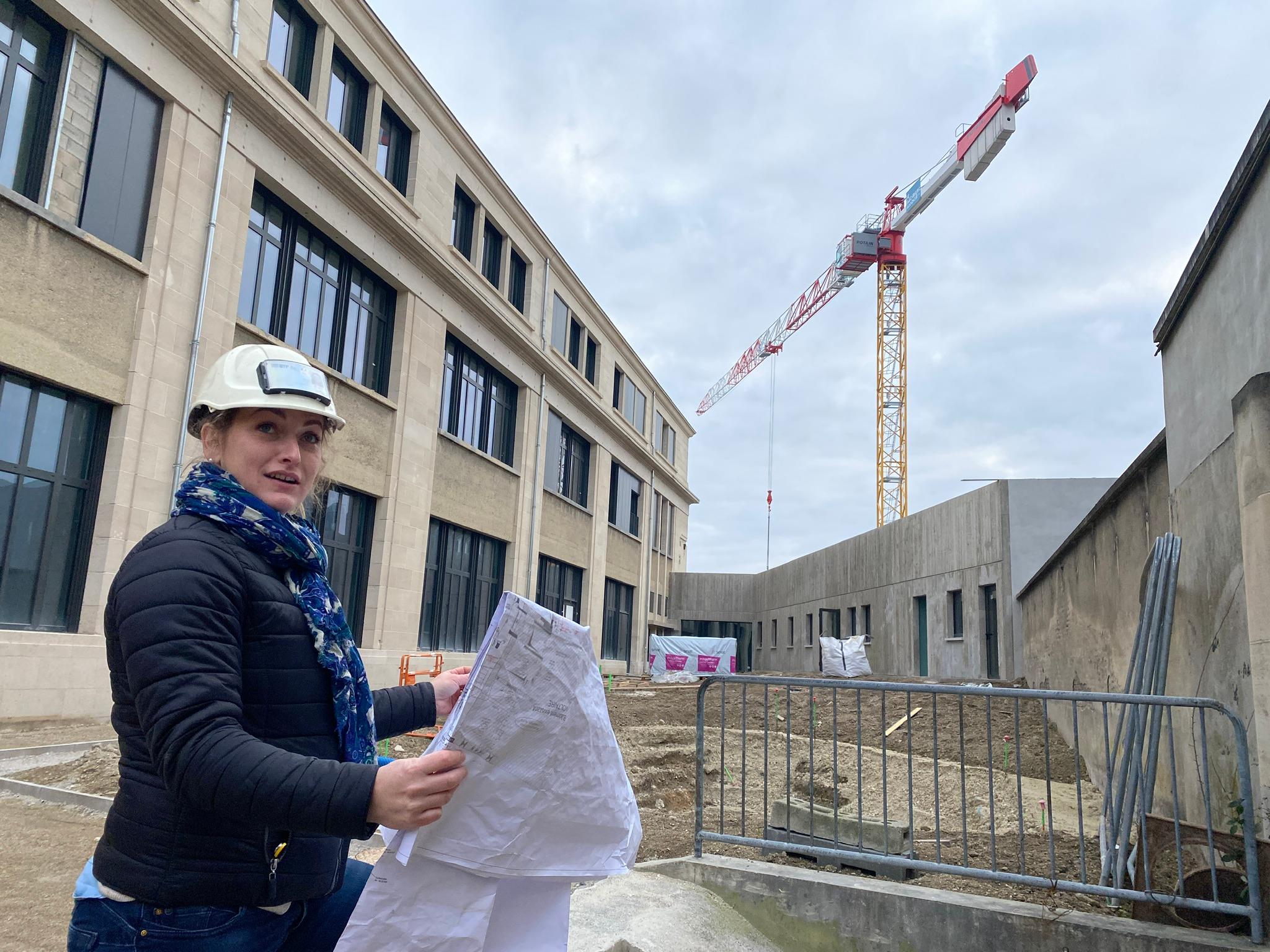 Passionnée des métiers du bâtiment depuis l'enfance, Camille Brosse, 31 ans, s’épanouit pleinement dans son rôle de conductrice de chantier à Muizon (Marne). Le Parisien