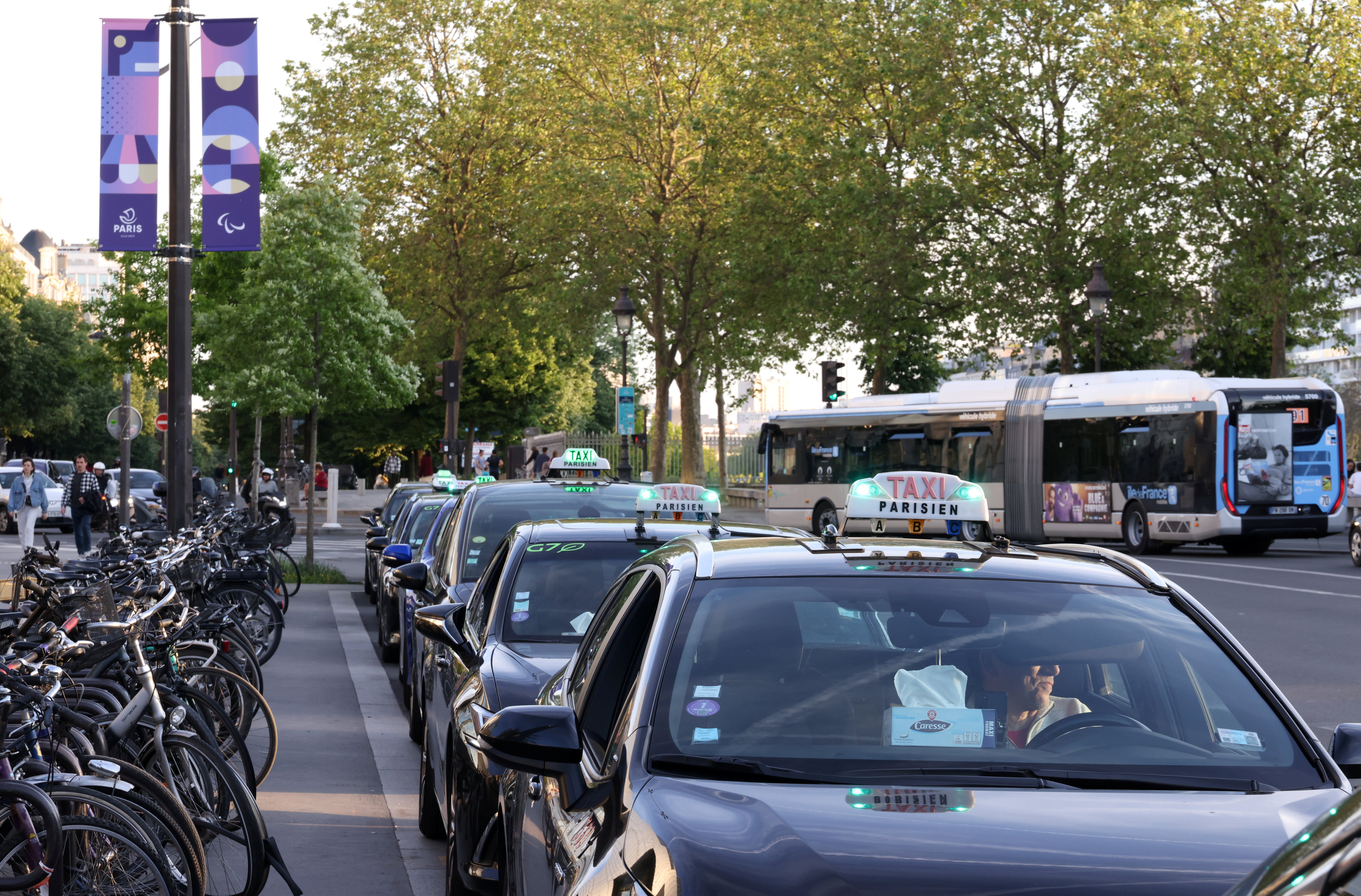 La plupart des chauffeurs de taxi artisans qui avaient fait la demande d'une licence pour le transport de personnes en situation de handicap ont essuyé un refus de la préfecture de police. Certains ont décidé de faire appel à un avocat.  LP/Delphine Goldsztejn