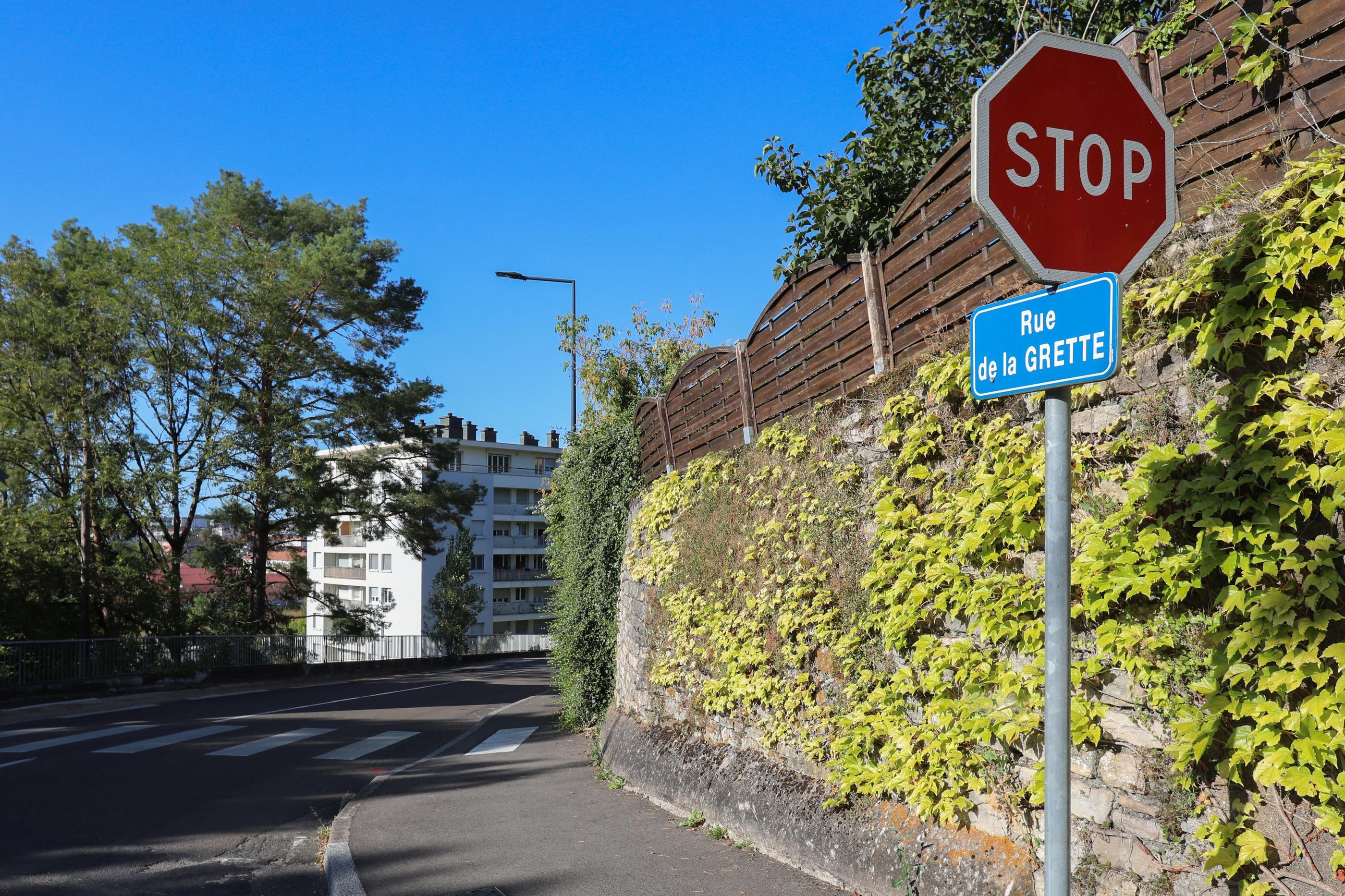 En fin de semaine dernière, rue de la Grette, une femme de 87 ans a été la dernière victime d’une série d'agressions ultra-violentes qui visent des personnes âgées à Besançon (Doubs) cet été. PhotoPQR/L'Est Républicain/Franck Hakmoun