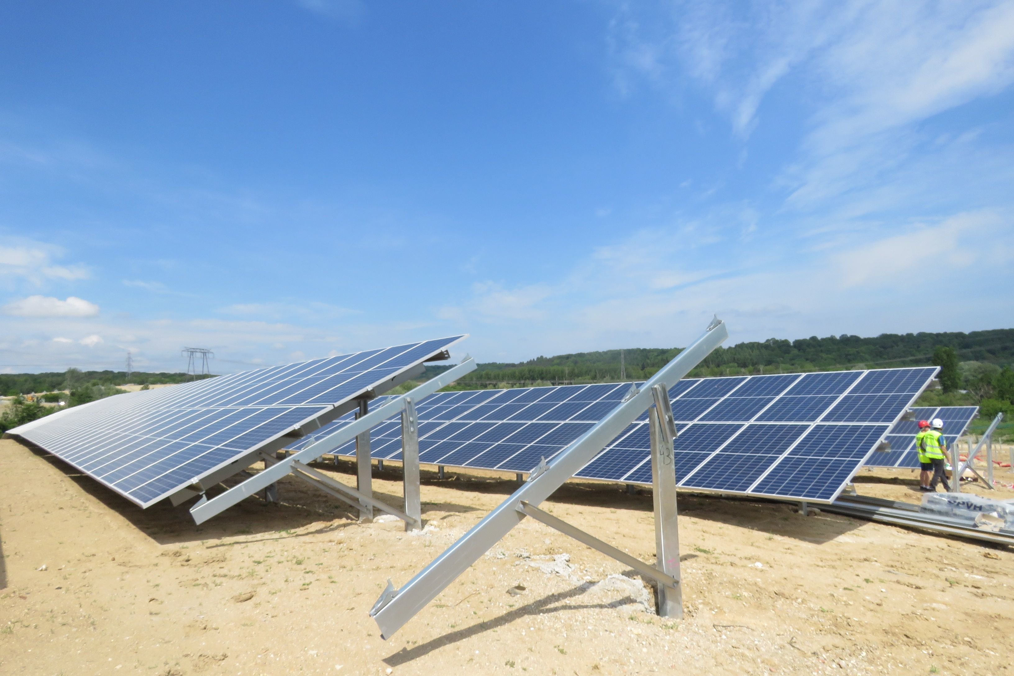 Avec plus de 70 000 panneaux photovoltaïques, la future ferme solaire de l'ex-base aérienne 217 sera la plus grande de l'Essonne, devant celle de Marcoussis (en photo). LP/Nolwenn Cosson