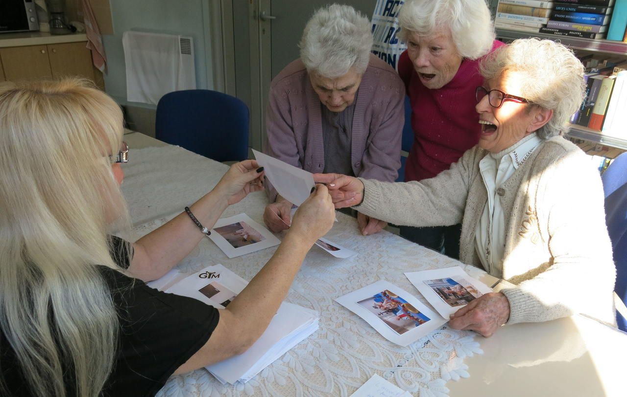 <b></b> Crécy-la-Chapelle, le15 février. Denise, Ginette et Jacqueline (de gauche à droite) attendent le mercredi avec impatience. 