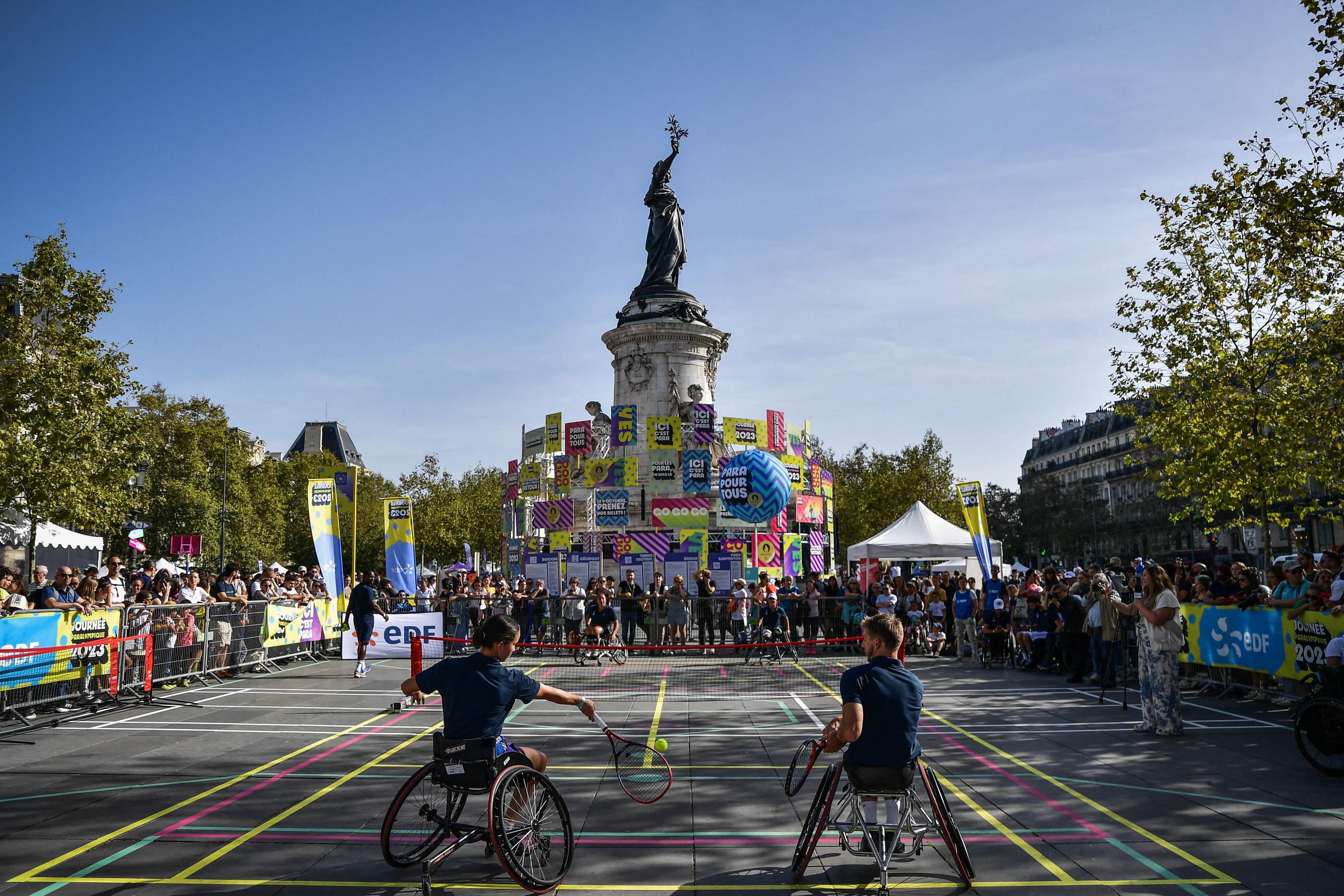 Un participant participe à une compétition de tennis en fauteuil roulant lors de la Journée paralympique, à la veille du lancement de la billetterie pour les Jeux paralympiques, place de la République à Paris. Firas Abdullah/ABACAPRESS.COM 

Photo by Icon Sport 

Photo by Icon Sport