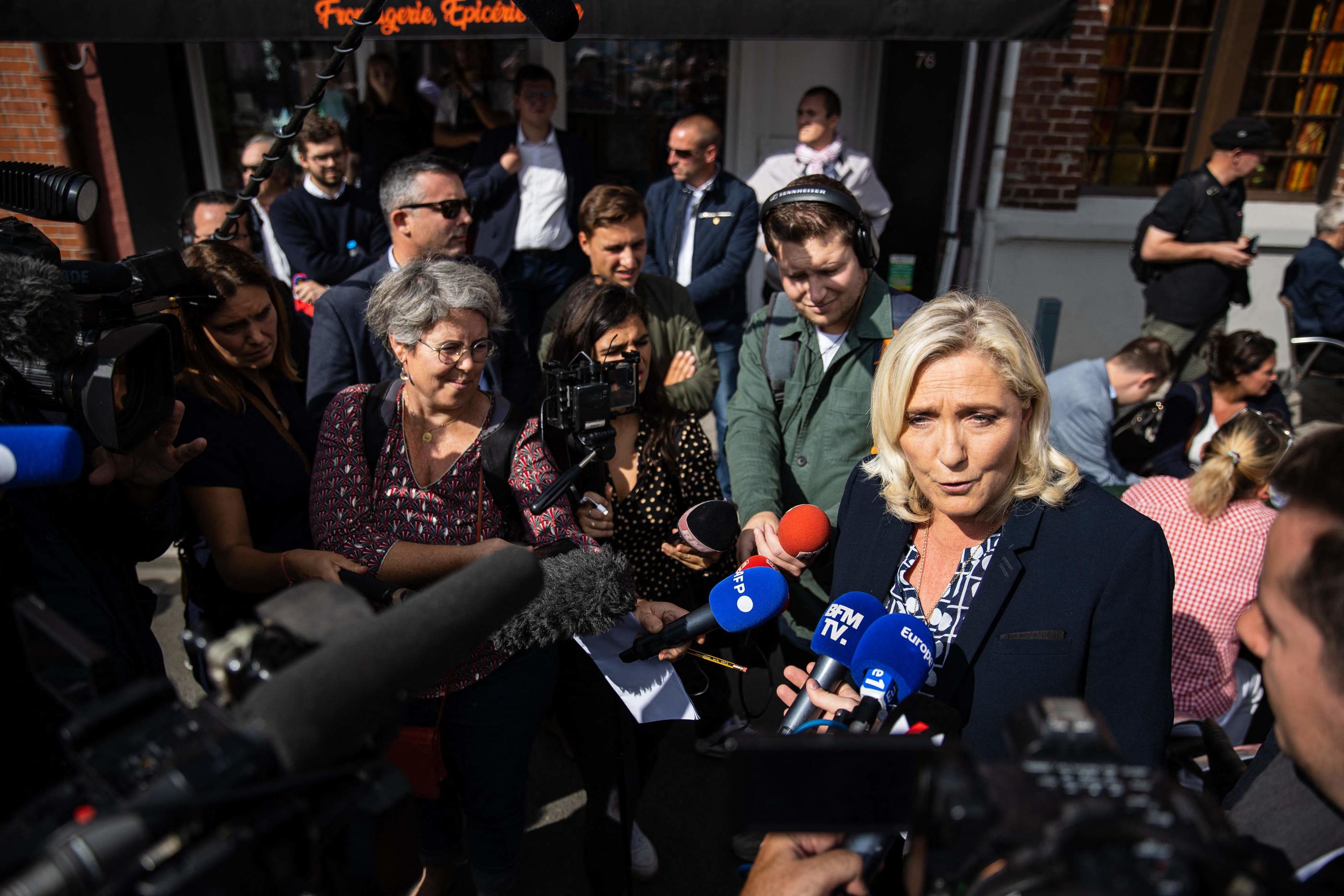 Le parti de Marine Le Pen (ici dimanche lors de la braderie d'Hénin-Beaumont) assure vivre « à l'os depuis des années ». AFP/Sameer Al-Doumy