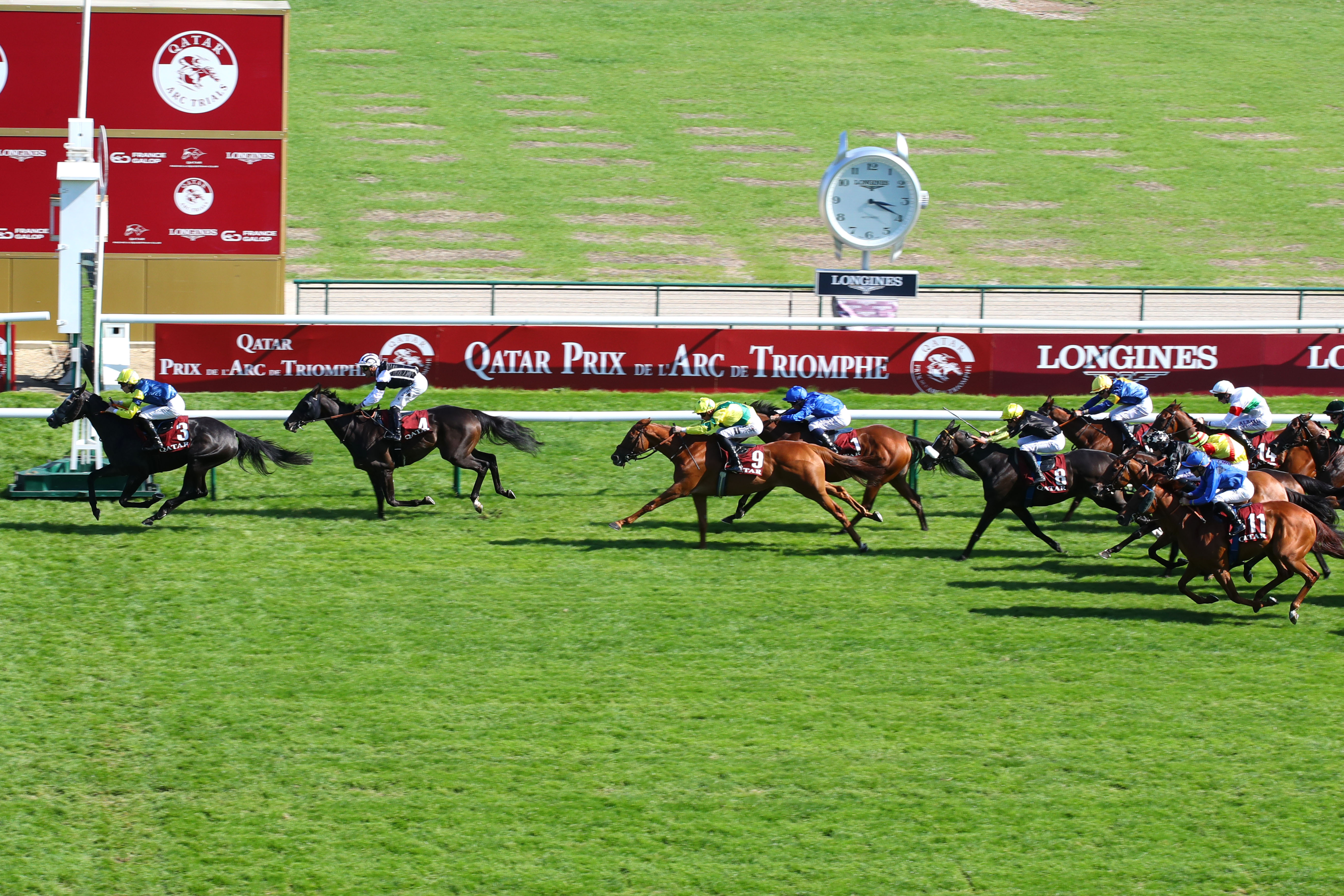 ParisLongchamp (XVIe), dimanche 15 septembre 2024. Sous la selle de Benjamin Marie, Noir remporte le Qatar Prix Carrus, support du Quinté+.